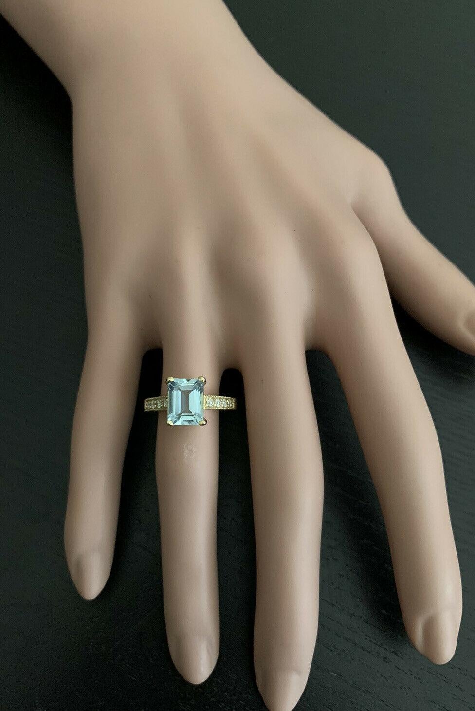 3.20 Carats Impressive Natural Aquamarine and Diamond 14K Yellow Gold Ring For Sale 2