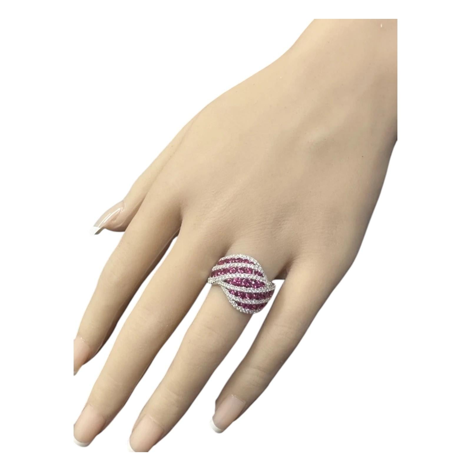 3.20 Carats Impressive Natural Burma Ruby and Diamond 18K Solid White Gold Ring For Sale 1