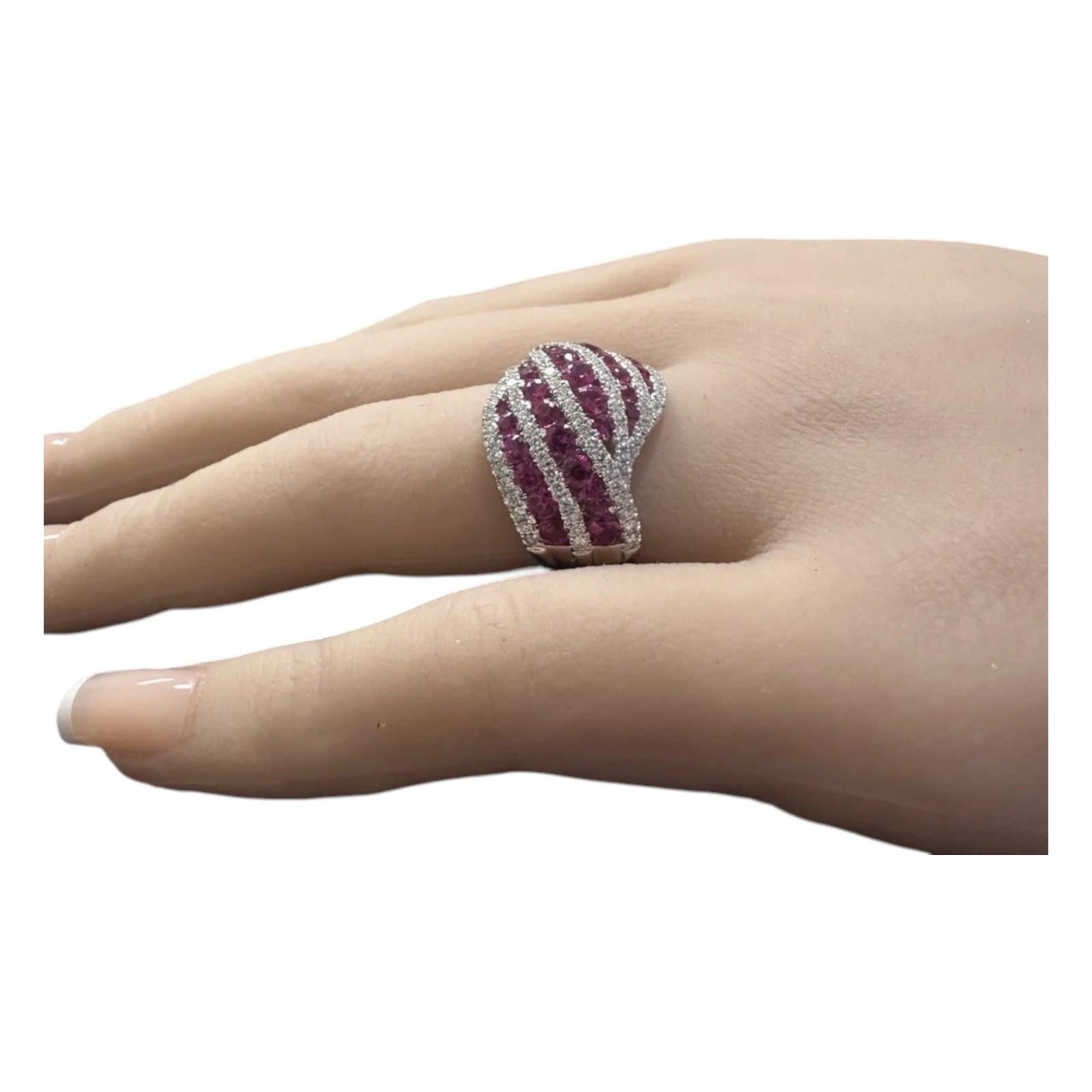 3.20 Carats Impressive Natural Burma Ruby and Diamond 18K Solid White Gold Ring For Sale 3