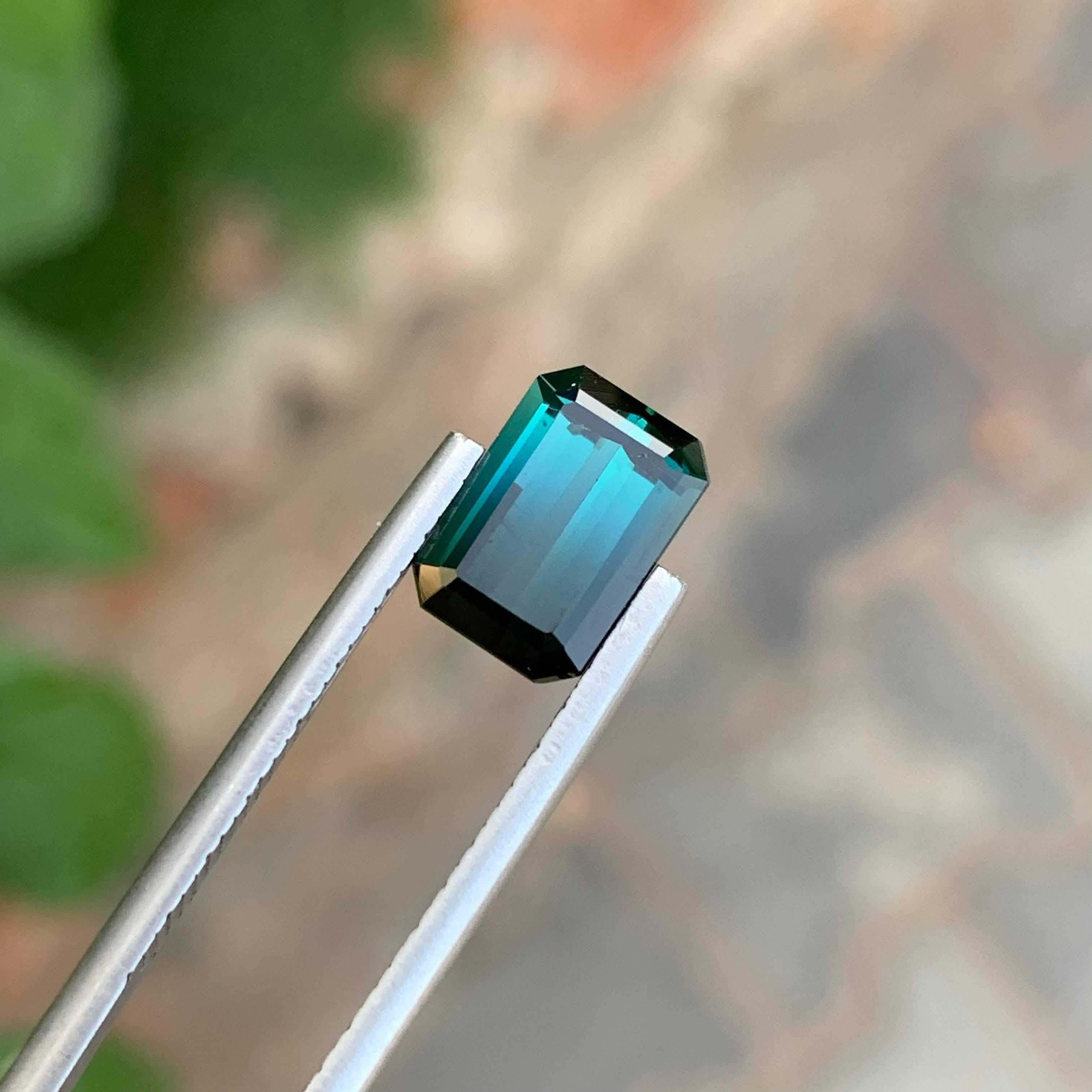 Moderne Pierre tourmaline afghane naturelle taille émeraude de 3.20 carat en vente