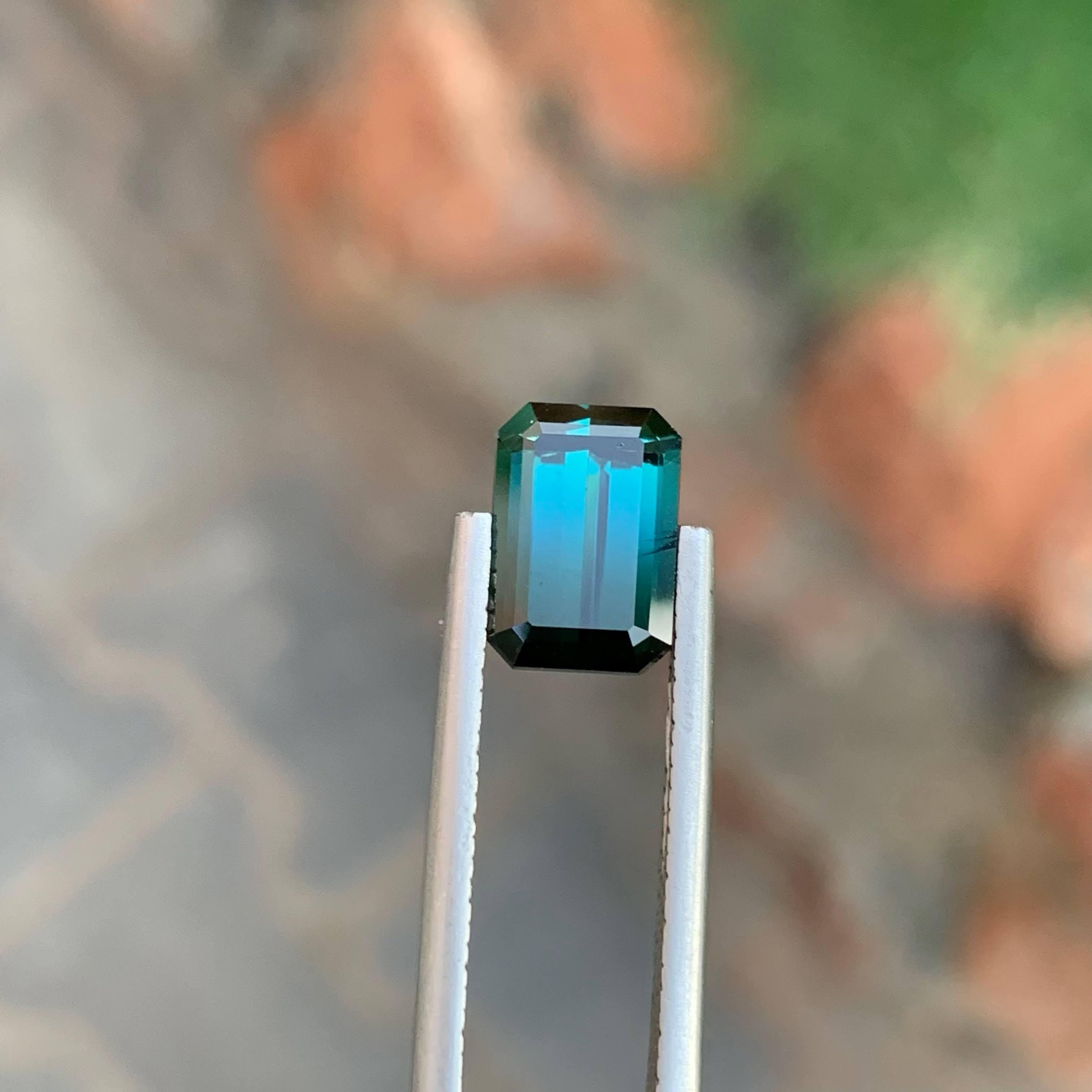 Taille émeraude Pierre tourmaline afghane naturelle taille émeraude de 3.20 carat en vente