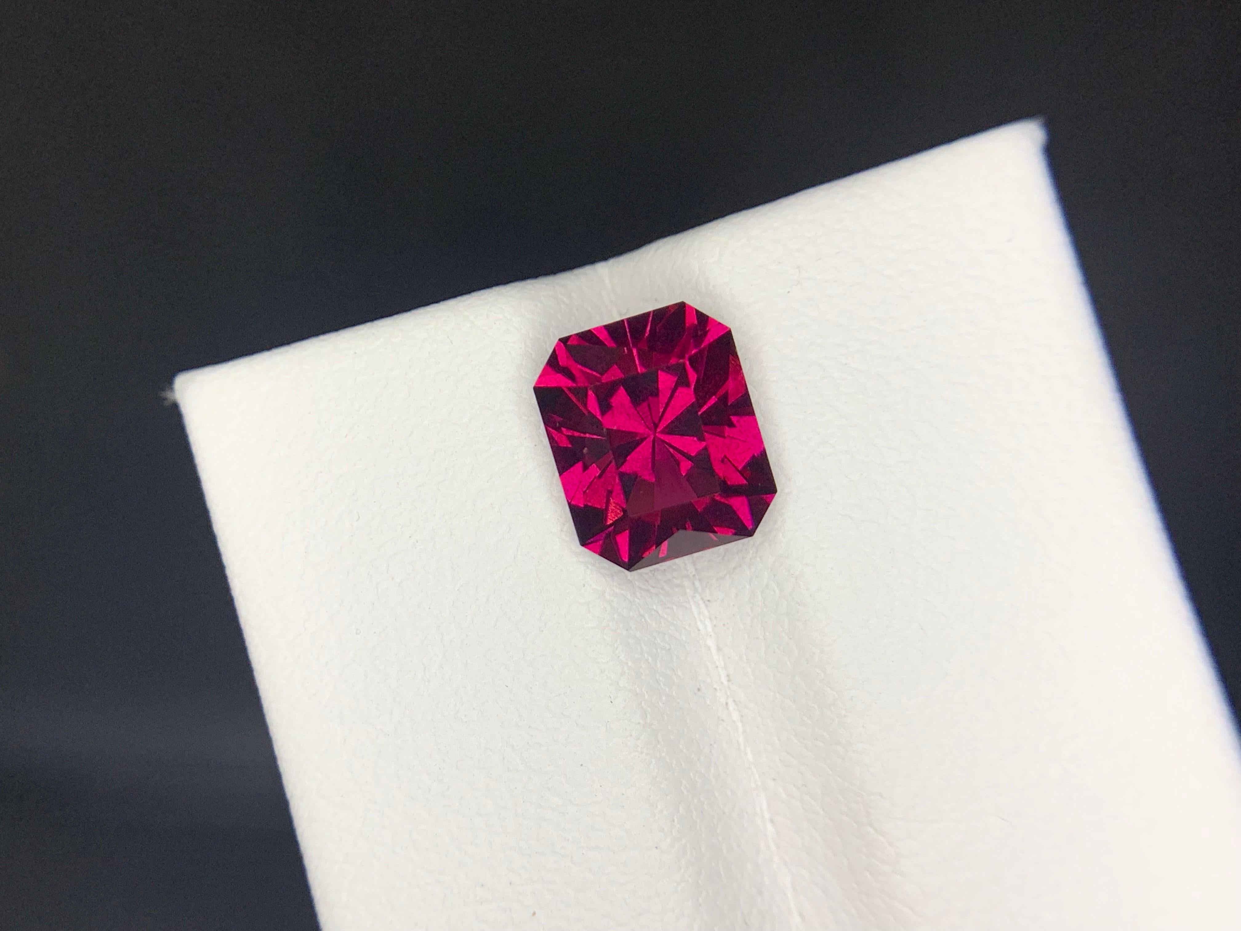 3,20 Karat natürlicher loser Rhodolith-Granat-Edelstein im Angebot 4