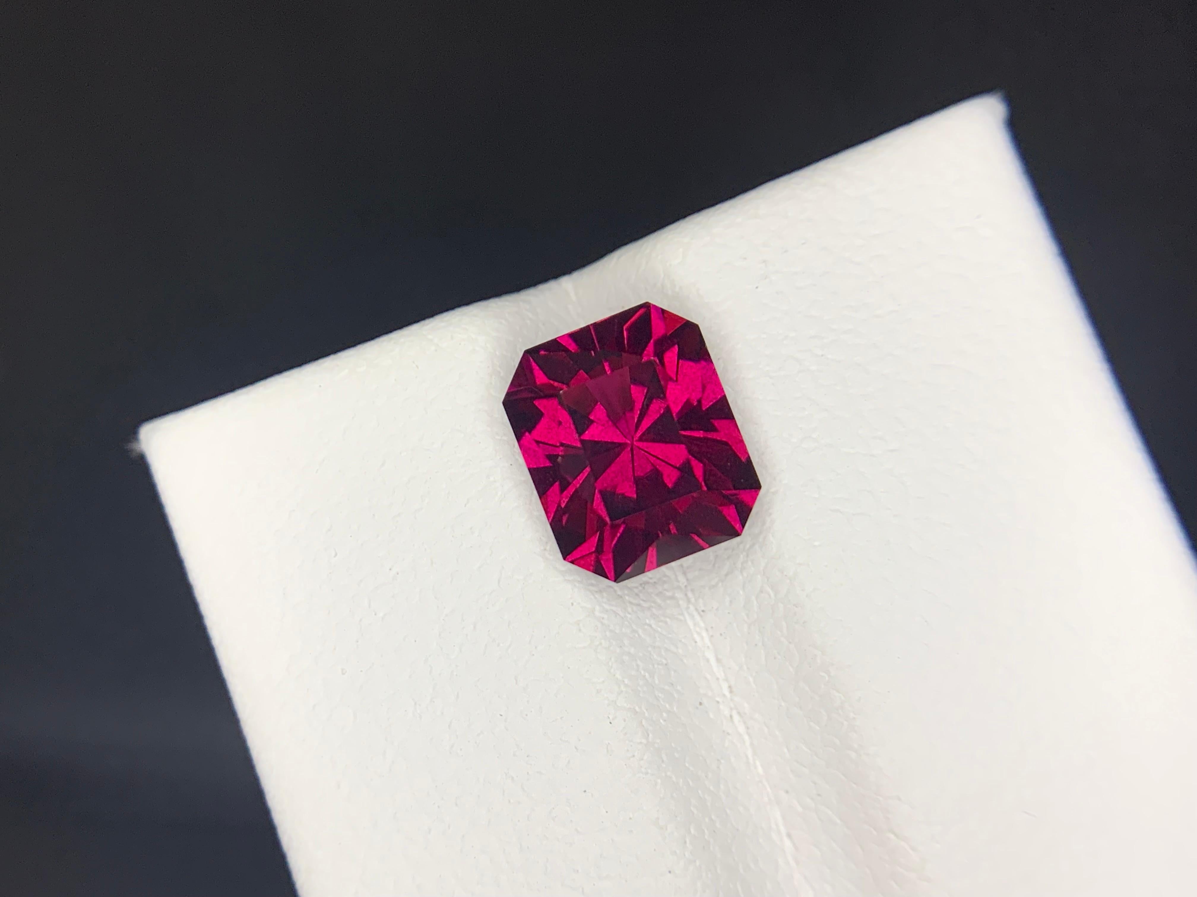 3,20 Karat natürlicher loser Rhodolith-Granat-Edelstein im Angebot 5