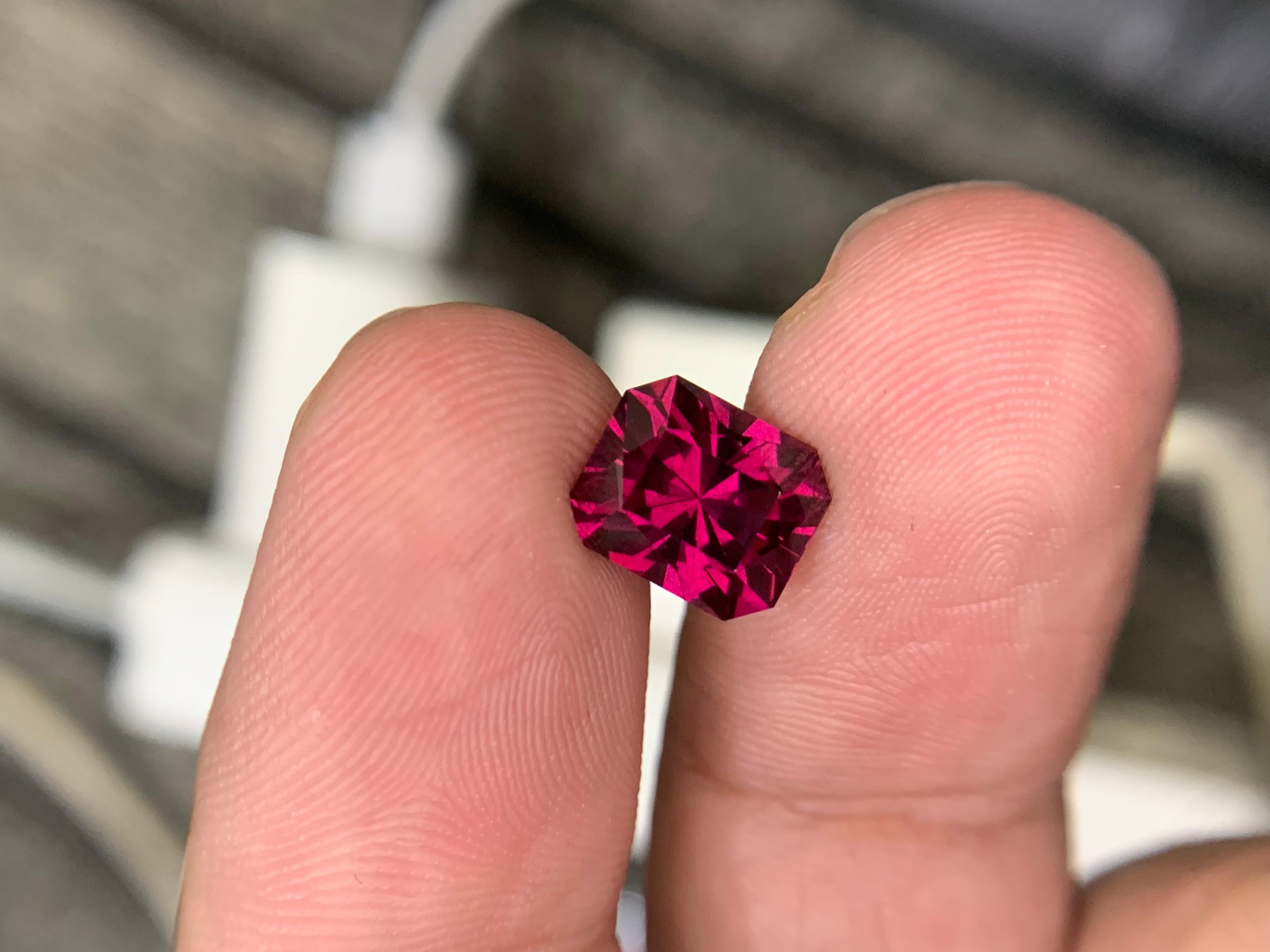 Loser Rhodolith-Granat

Gewicht: 3,20 Karat
Abmessung: 8.8 x 7.3 x 5.7 Mm
Die Form: Smaragd
Farbe: Rosa-Violett
Herkunft: Tansania
Behandlung: Keine
Zertifikat: Auf Anfrage 
.
Rhodolith ist ein kraftvoller Stein für die Manifestation und kann Ihnen