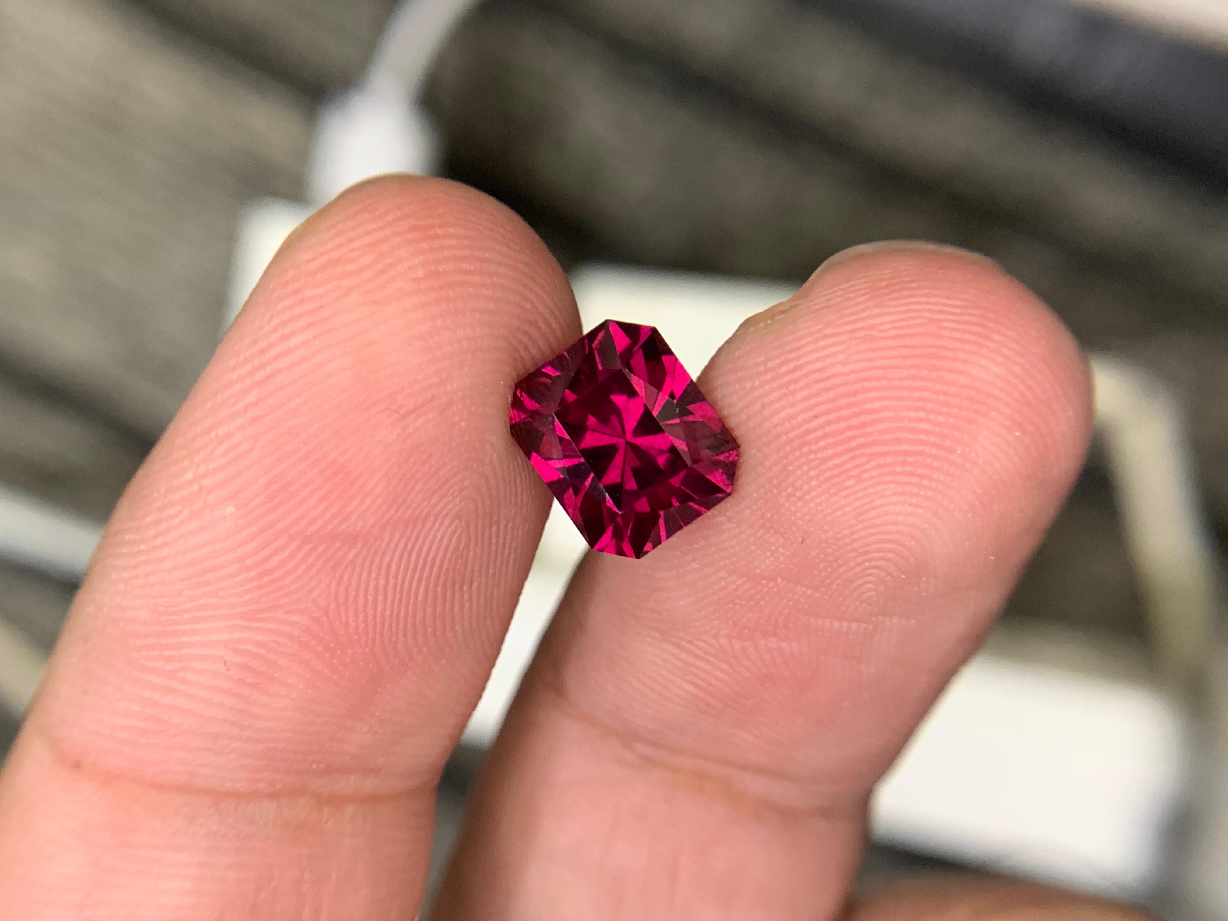 3,20 Karat natürlicher loser Rhodolith-Granat-Edelstein (Arts and Crafts) im Angebot