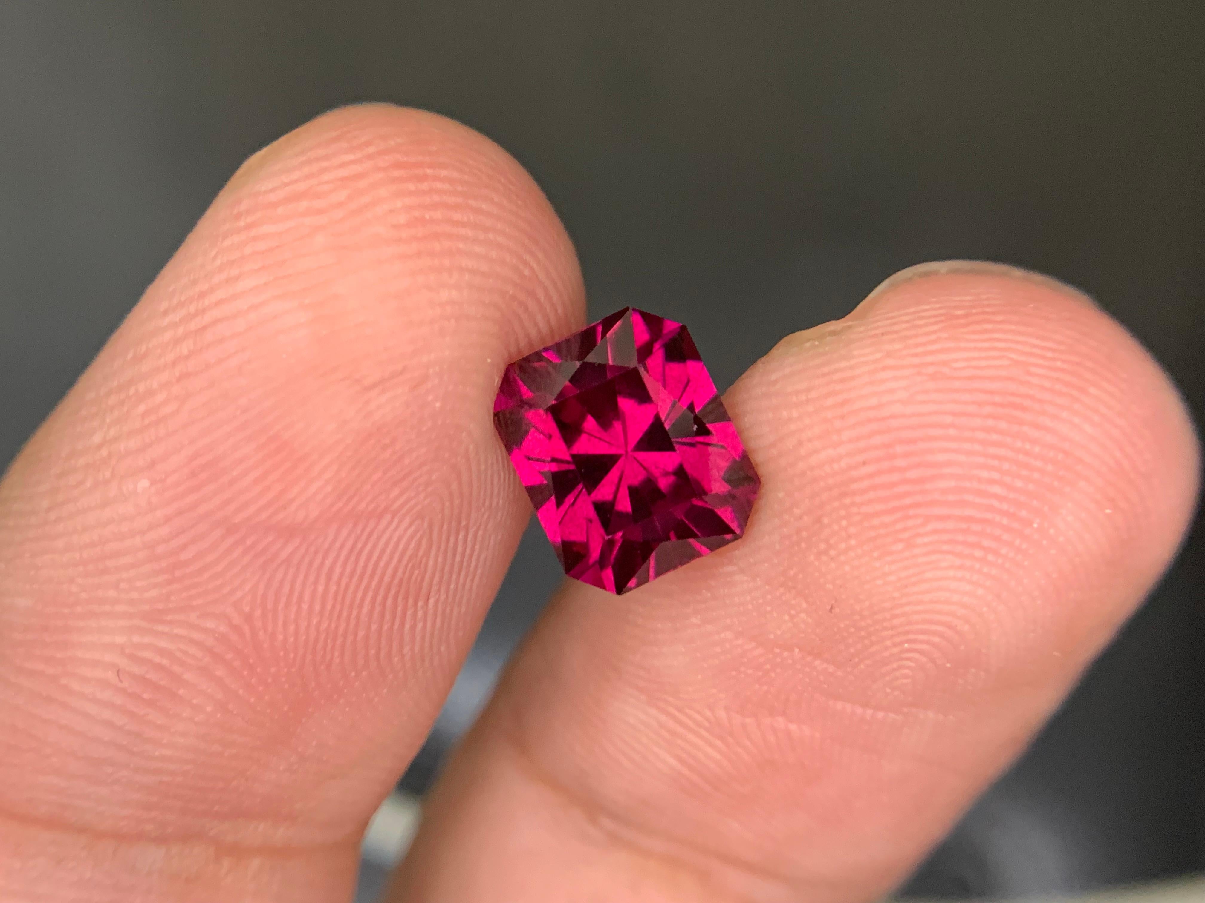 3,20 Karat natürlicher loser Rhodolith-Granat-Edelstein im Zustand „Neu“ im Angebot in Brisbane, AU
