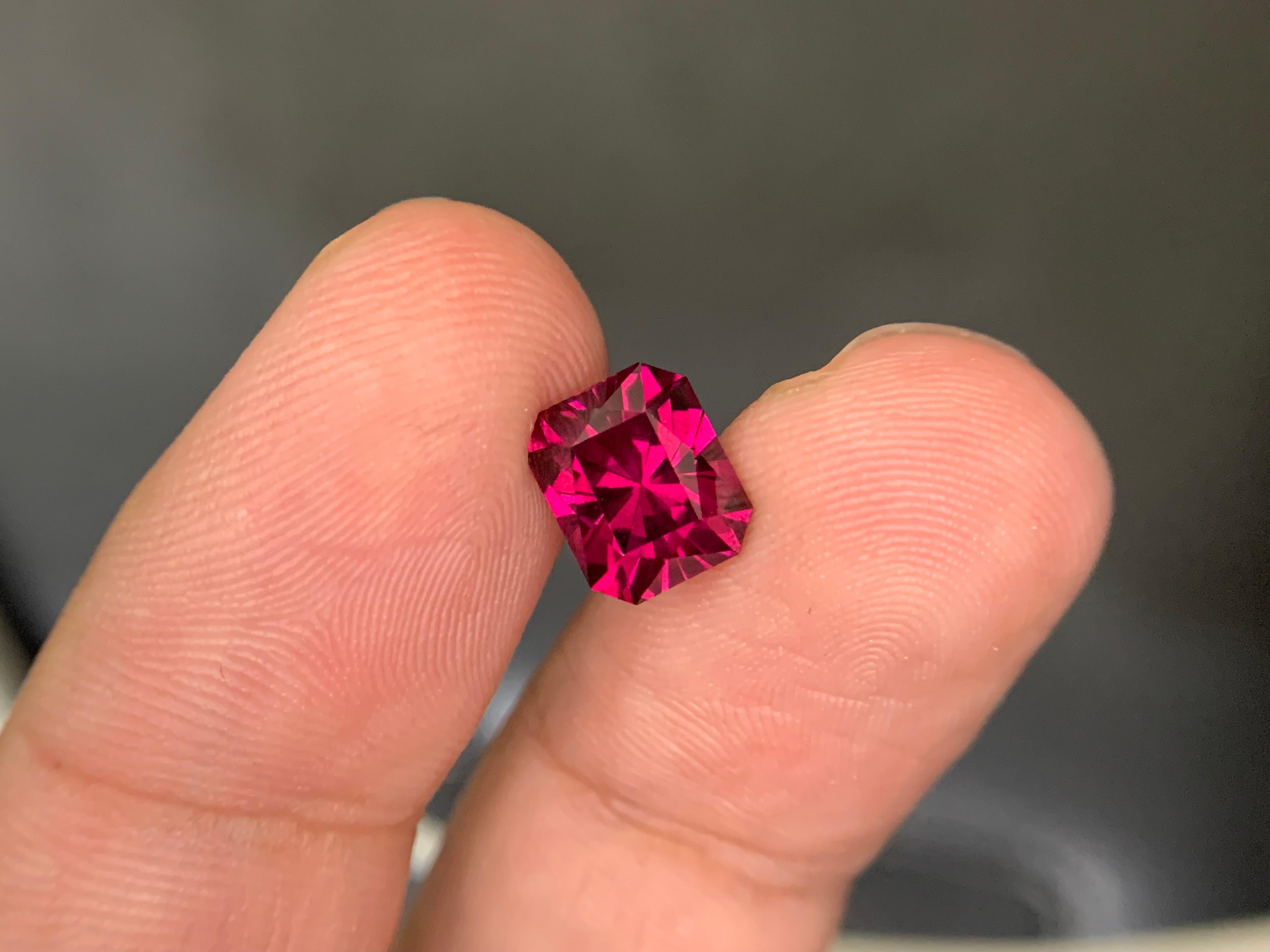 3,20 Karat natürlicher loser Rhodolith-Granat-Edelstein für Damen oder Herren im Angebot