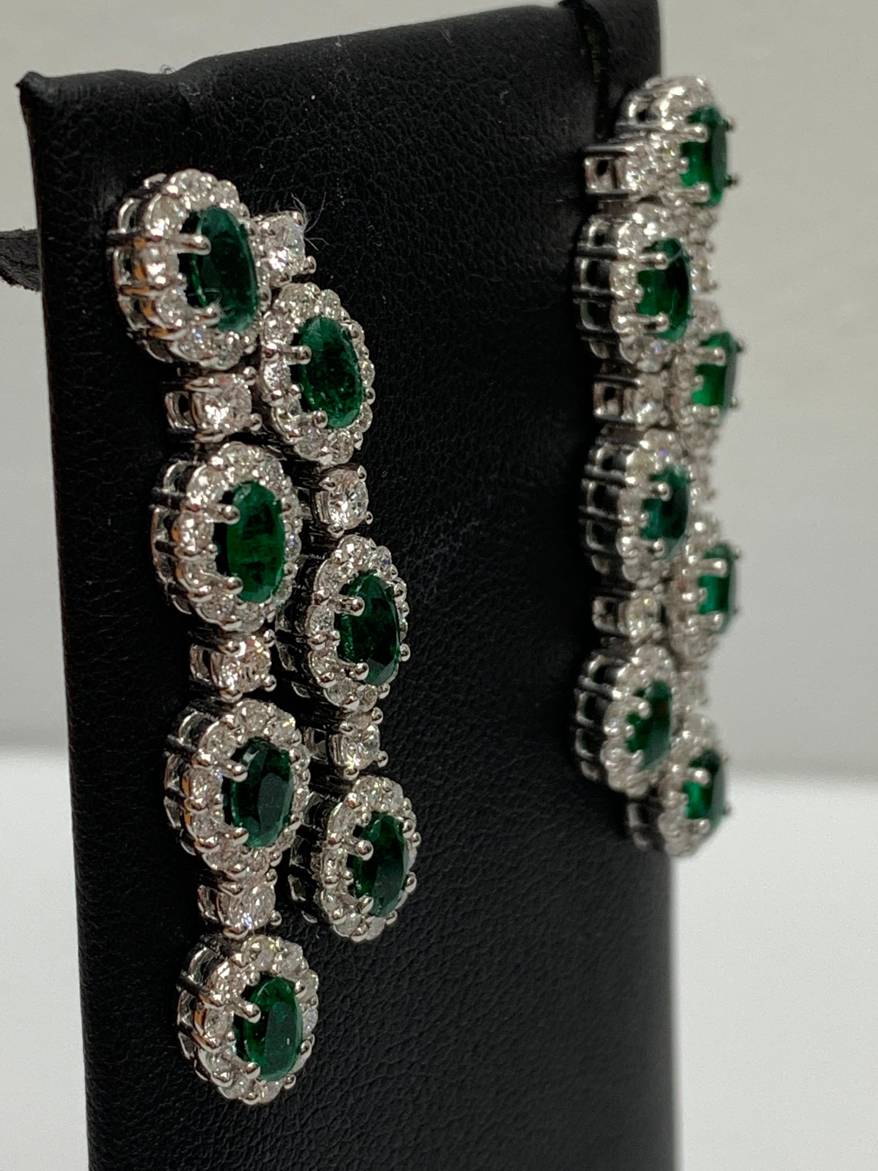 Boucles d'oreilles pendantes en or blanc 14K avec émeraudes de taille ovale et diamants de 3,20 carats en vente 4