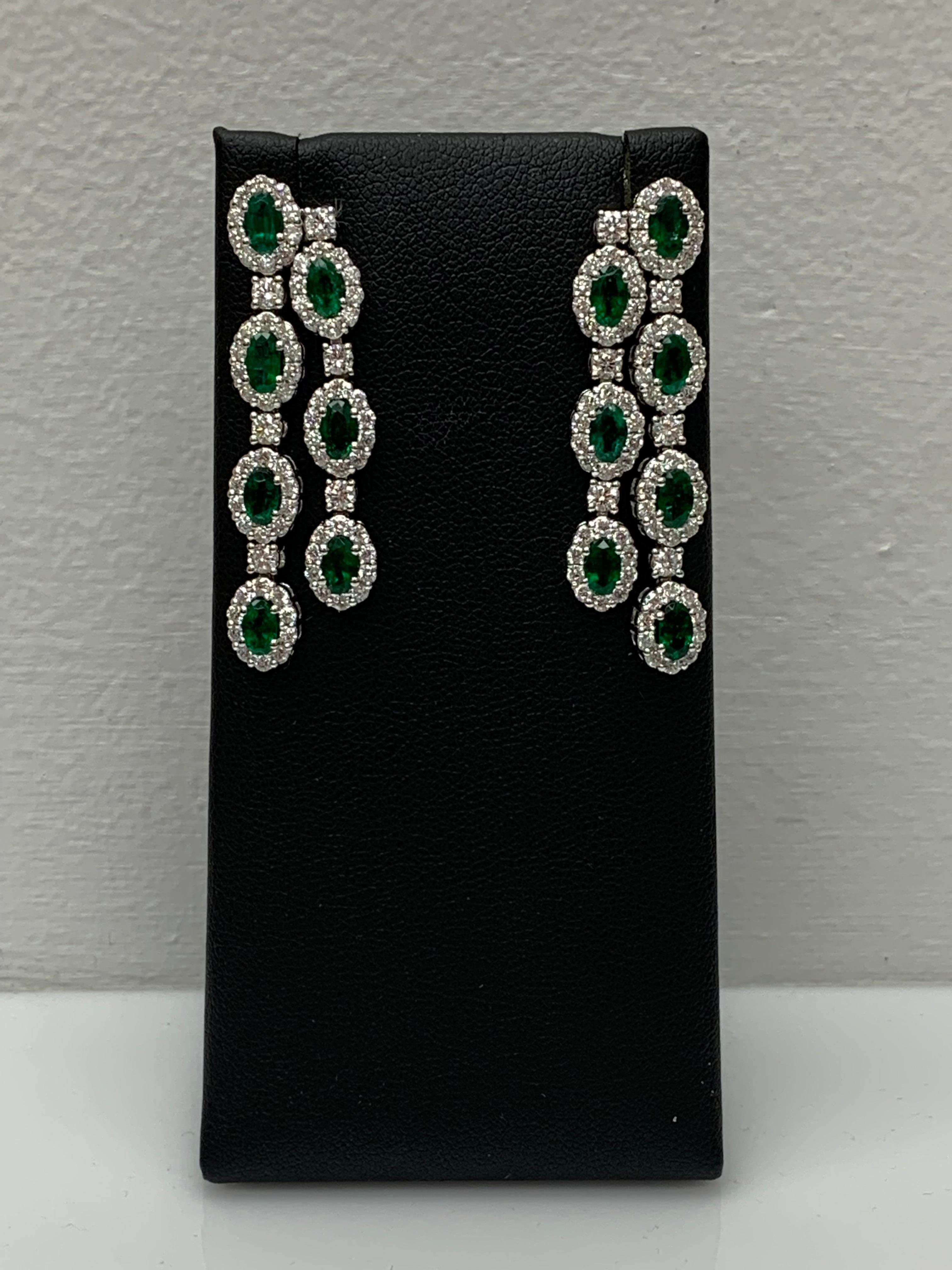 Boucles d'oreilles pendantes en or blanc 14K avec émeraudes de taille ovale et diamants de 3,20 carats en vente 5