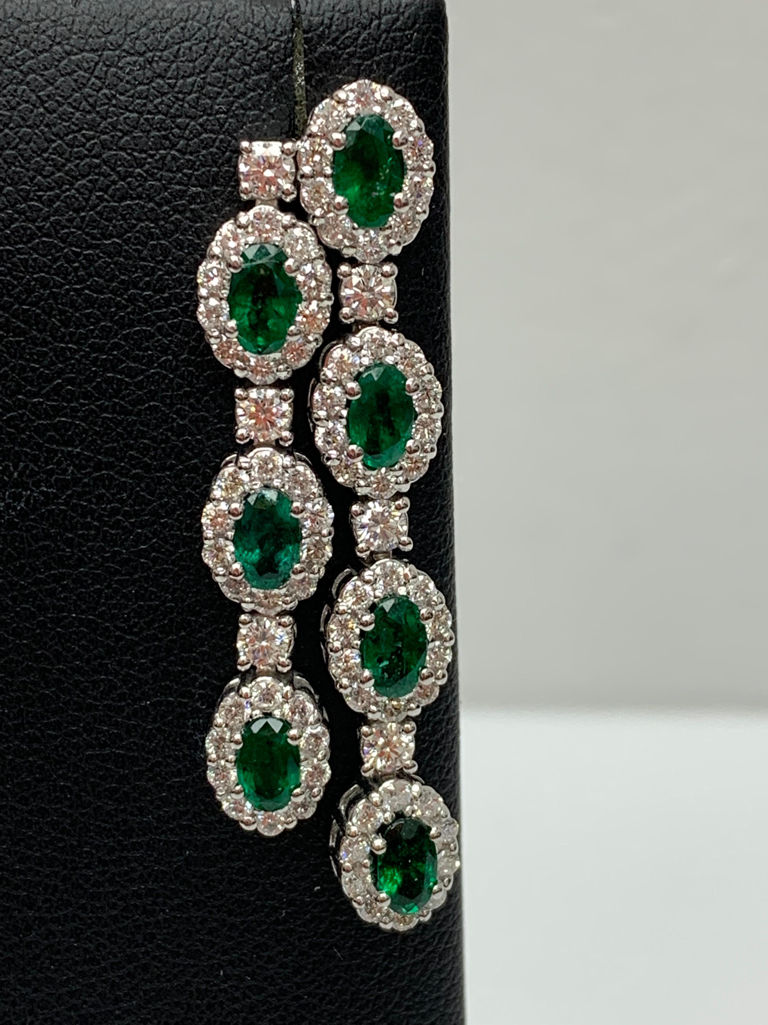 Boucles d'oreilles pendantes en or blanc 14K avec émeraudes de taille ovale et diamants de 3,20 carats en vente 2