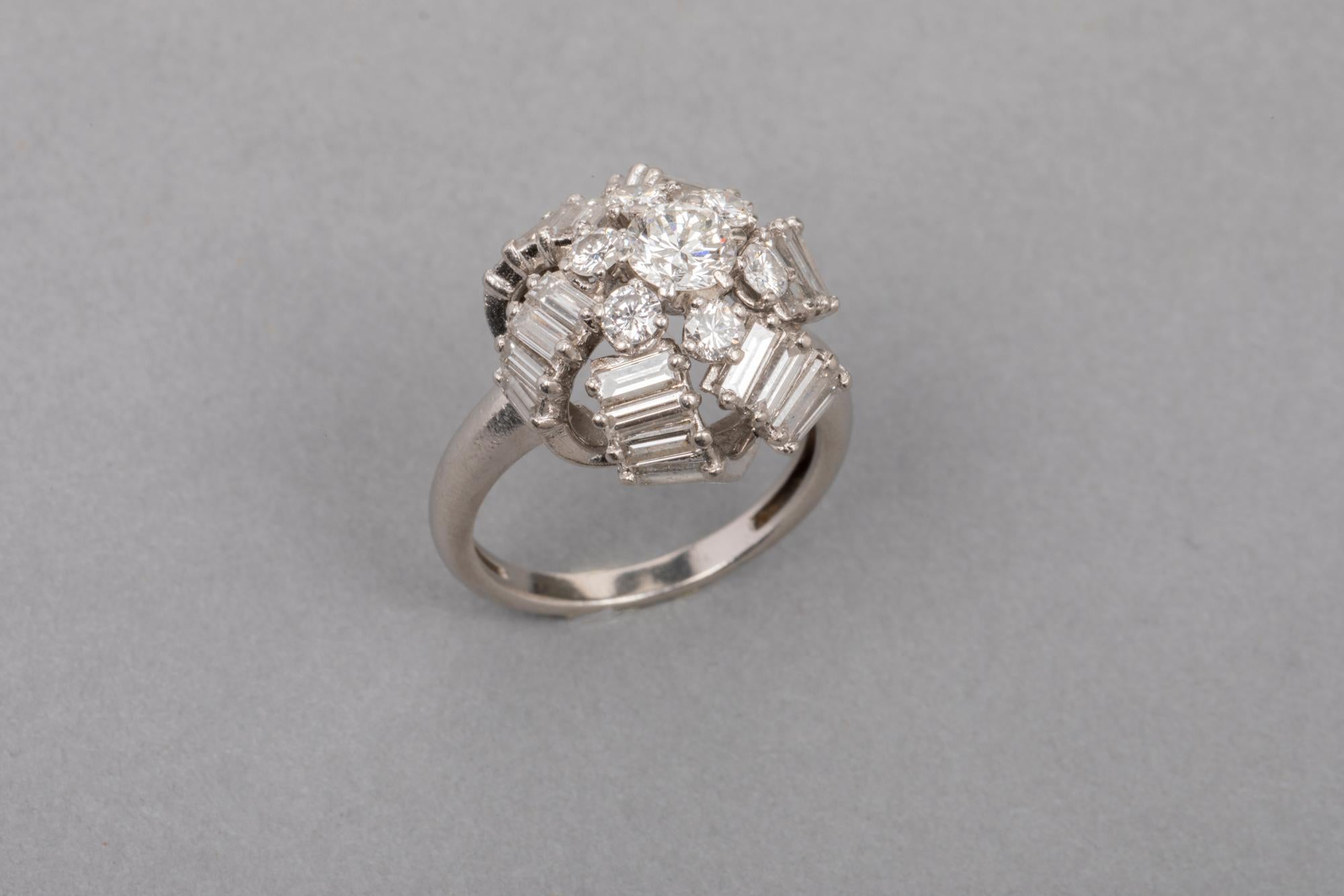3.20 Carat Platinum and Diamonds French Cocktail Ring For Sale 1
