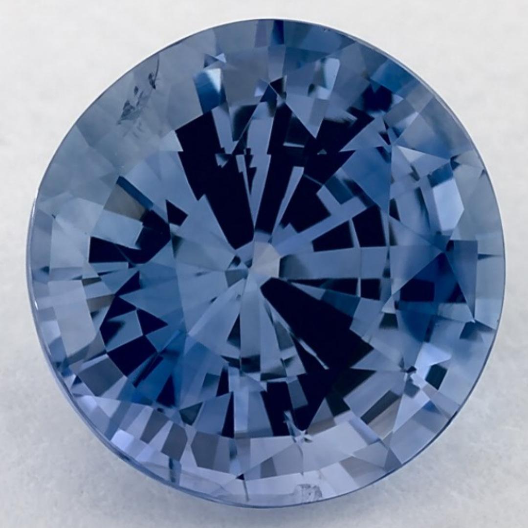 Pierre de naissance très précieuse du mois de septembre, d'un bleu ravissant. On pense qu'ils apportent chance et fortune dans la vie.

Explorez la vibrante collection d'émeraudes, de rubis et de saphirs de notre magasin, disponibles sous forme de
