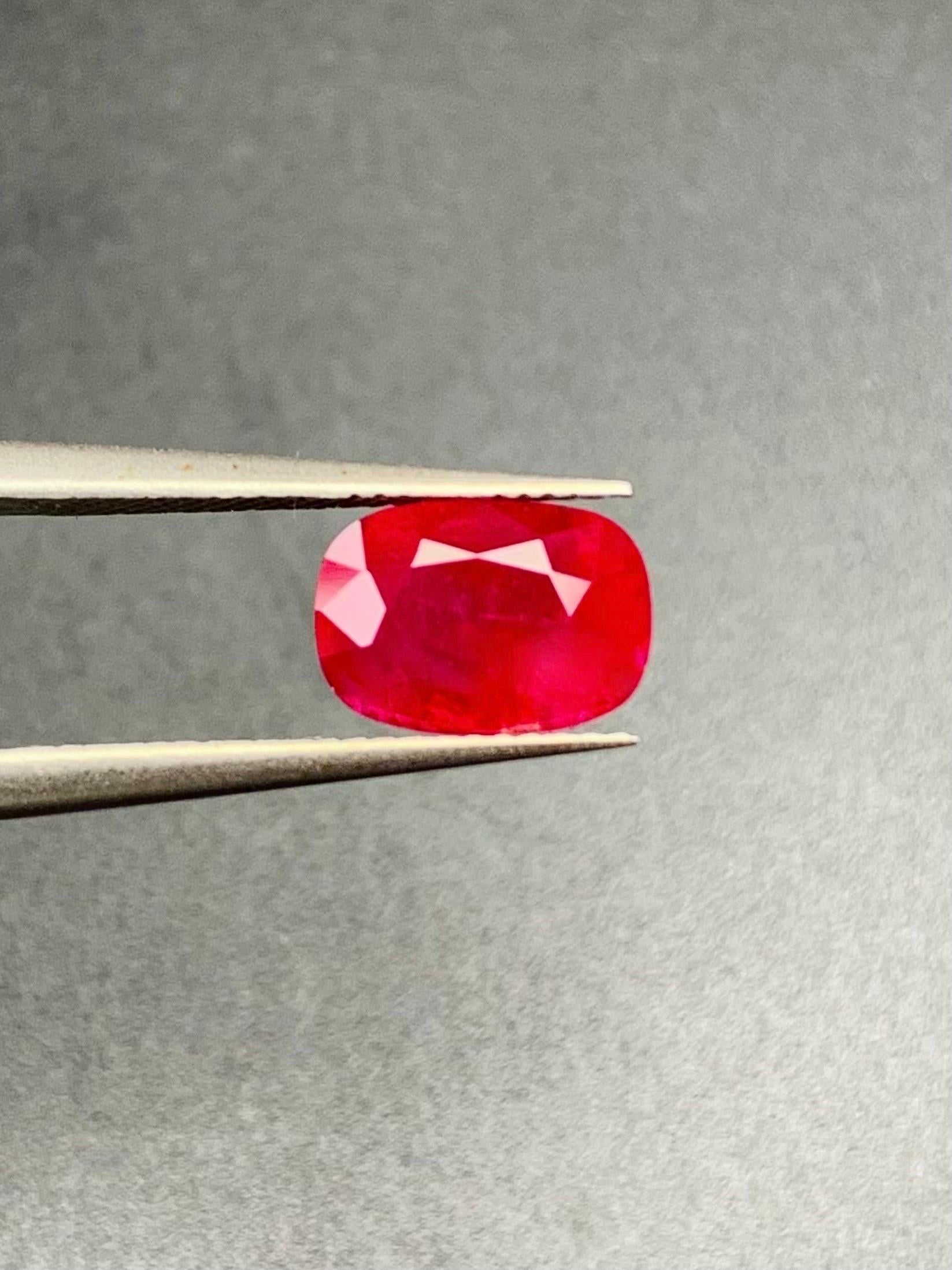 RMA111
3.20 Ct Certificat GIA Rubis Naturel Birmanie  non chauffé Couleur rouge Oeil propre Gemme de qualité
DESCRIPTION DE LA GEMME
Espèce :   Corumdum naturel
Variété :  Rubis naturel non chauffé
Poids :  3.20ct
Couleur : 	Rouge
Coupez :  