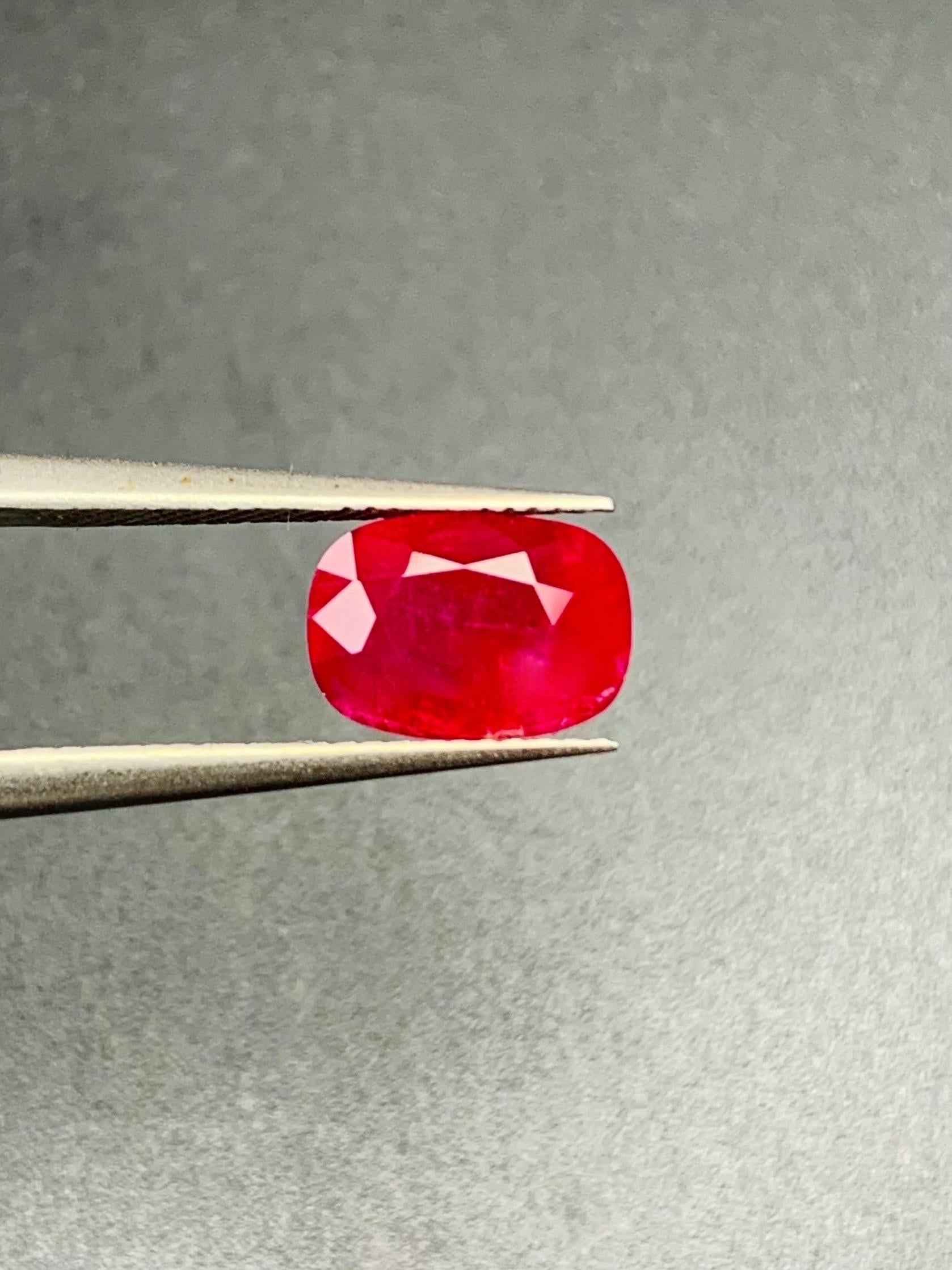Taille brillant 3.20 Ct Certificat GIA Rubis Naturel Birmanie  non chauffé Couleur rouge œil propre qualité en vente