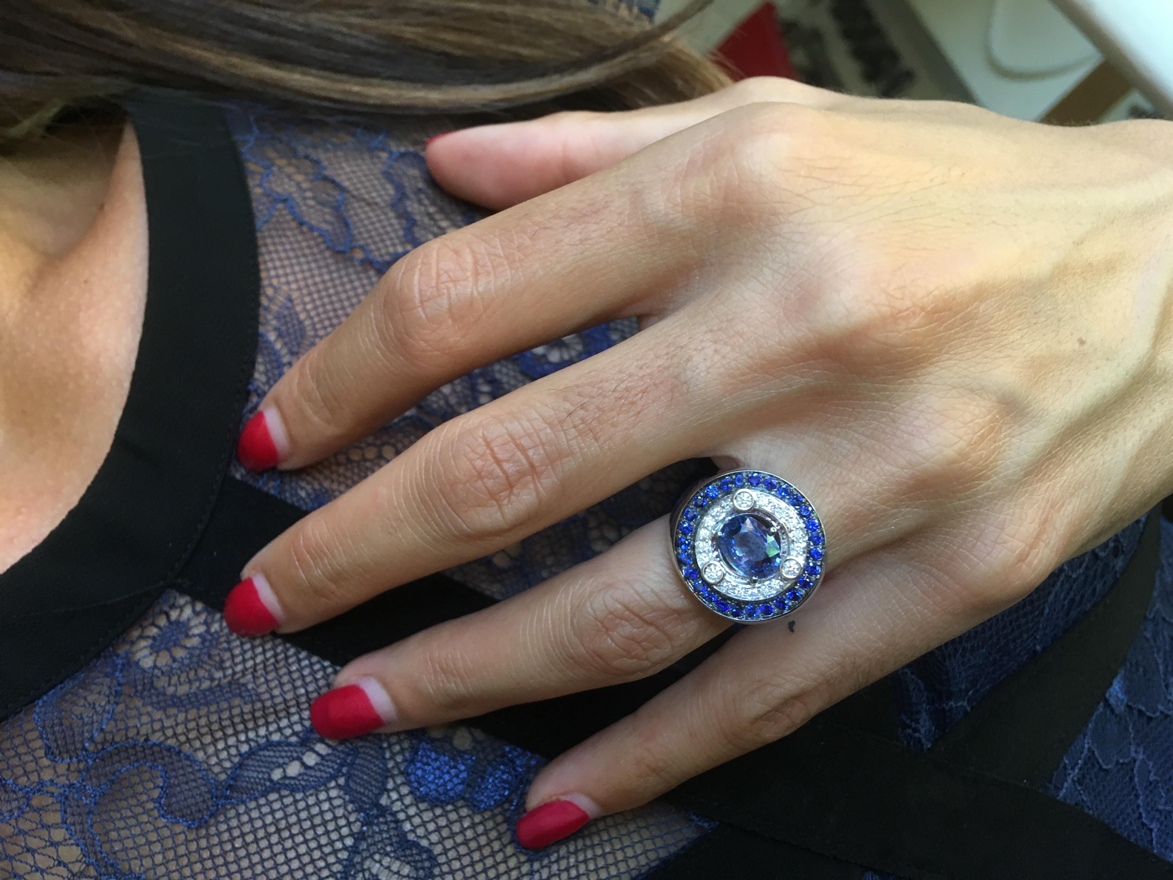 3.20ct Sapphire 0.30ct White Diamonds 18k White Gold Cocktail Ring For Sale 7