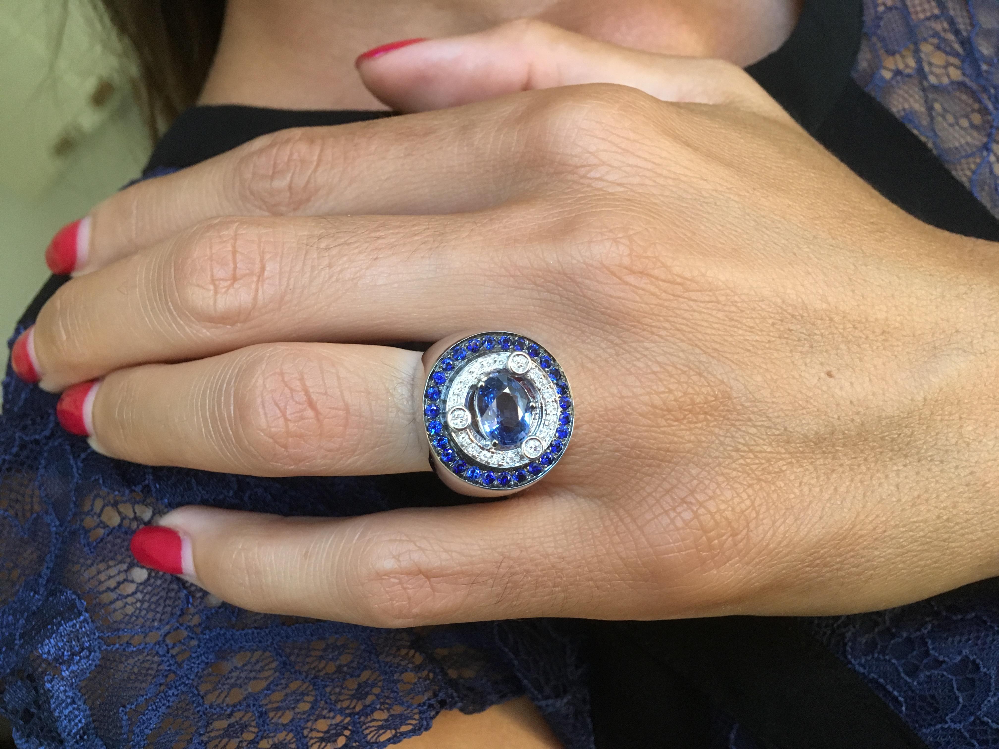 3.20ct Sapphire 0.30ct White Diamonds 18k White Gold Cocktail Ring For Sale 1