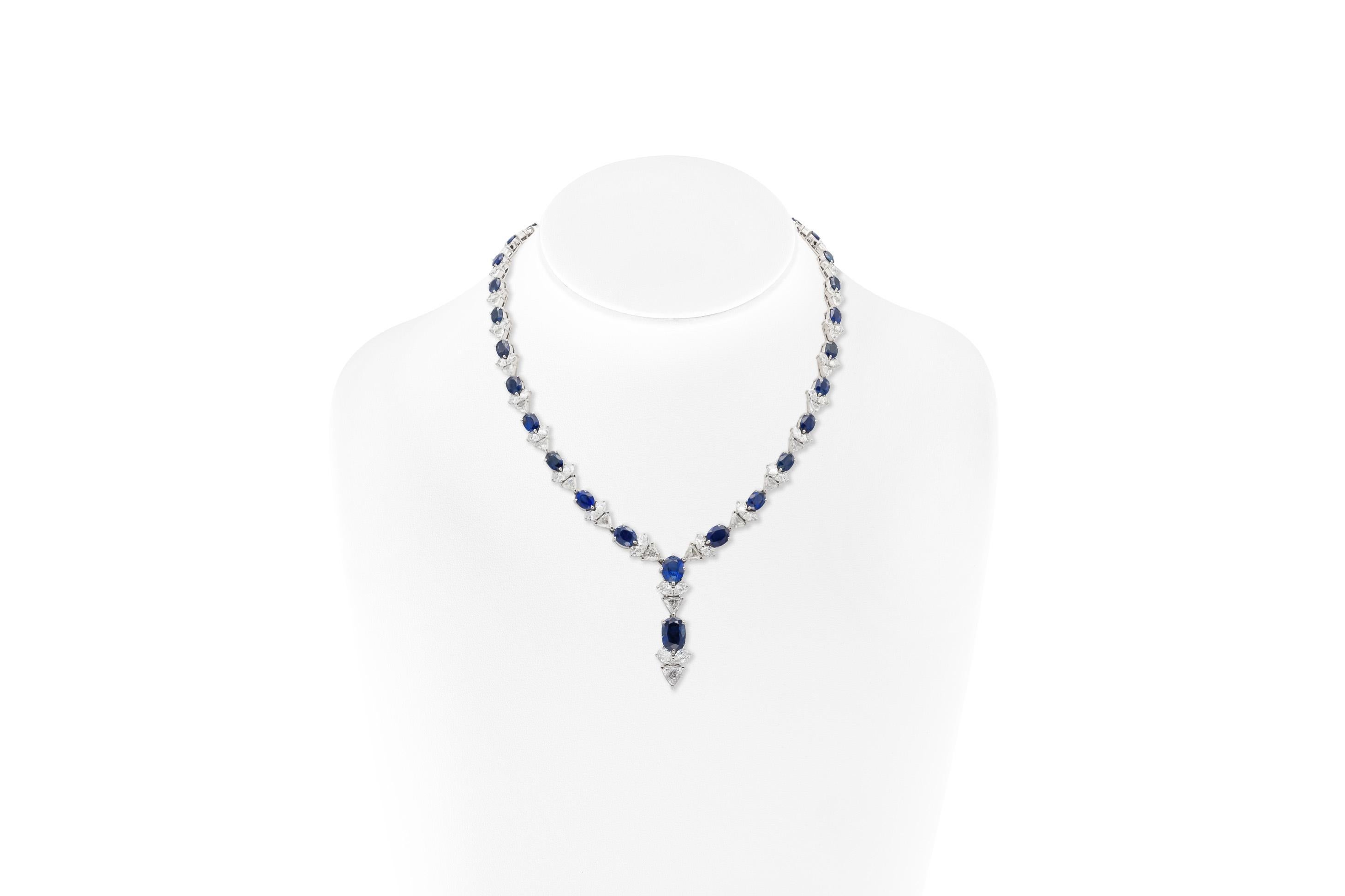 32.00 Carat Oval Cut Sapphires and 26.00 Carat Diamonds Necklace In Good Condition For Sale In New York, NY