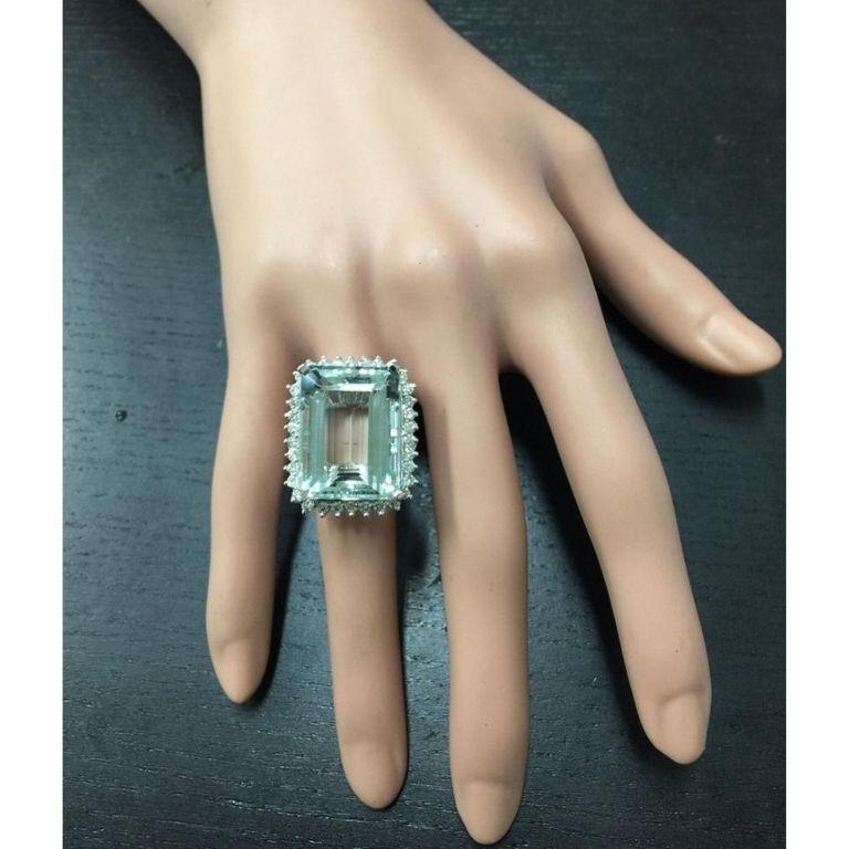 Women's 32.00 Carat Natural Aquamarine and Diamond 14 Karat Solid White Gold Ring For Sale