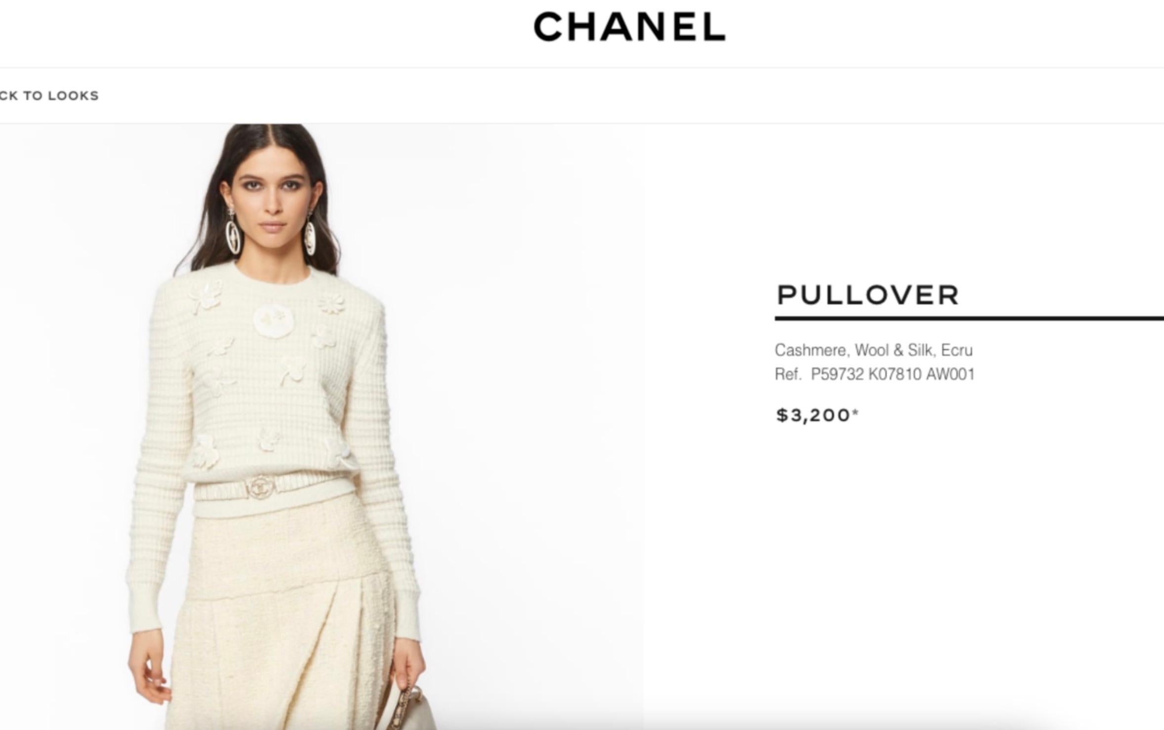 This ivory cashmere sweater is a cozy yet chic piece from Chanel's first winter apres-ski Coco Neige 2018 collection. Boasting a classic round neckline, its front is adorned with delicate leaf and flower appliqués.
The sweater is in excellent