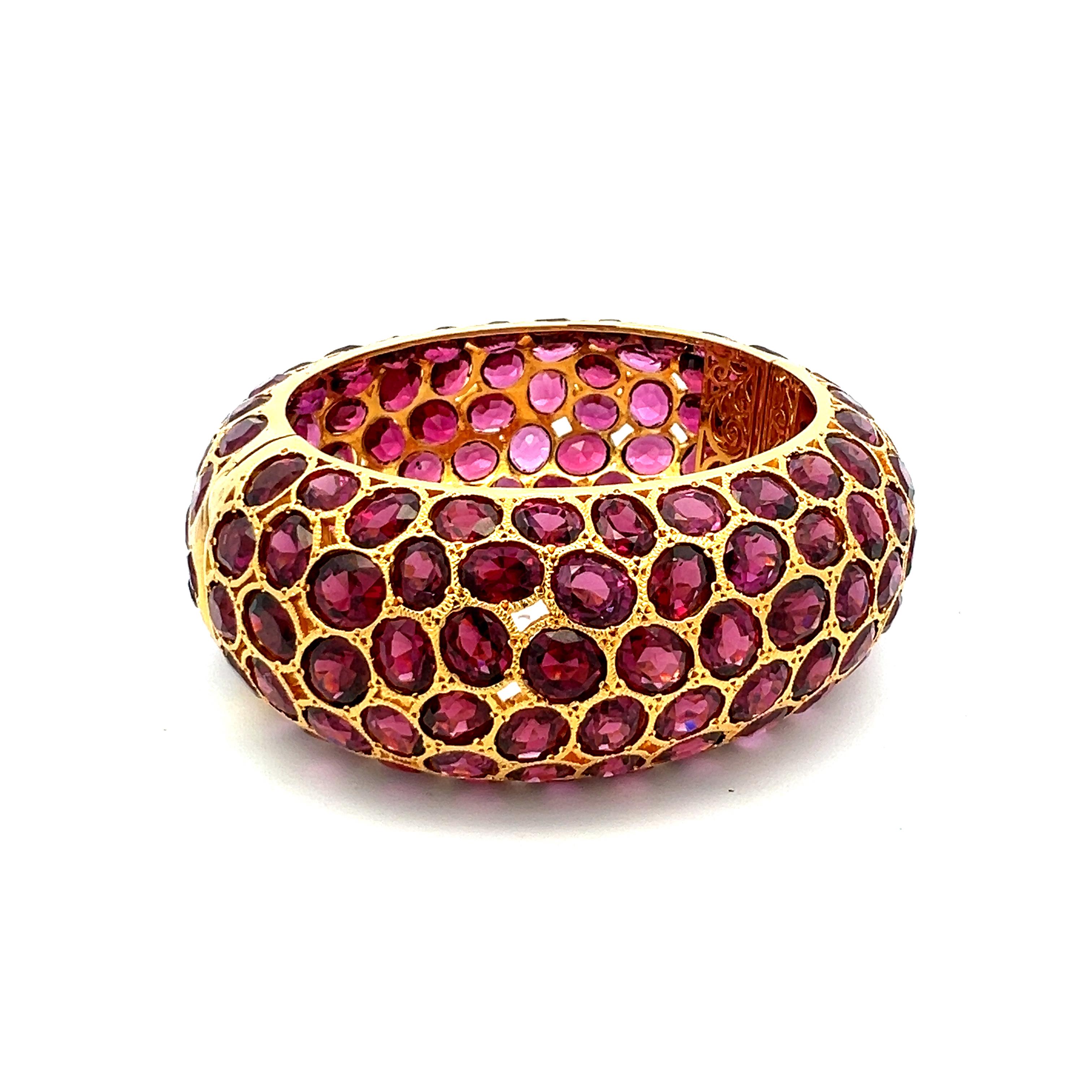 Titolo:
320,00 Carati Ametiste di forma ovale Bracciale in oro giallo 18 carati
Stile:
Bracciale
Metallo:
oro giallo 18 carati
Gemma 1:
320 Carati AMET
Numero di pietre:
158
Forma:
Forma ovale
Dimensioni:
7 