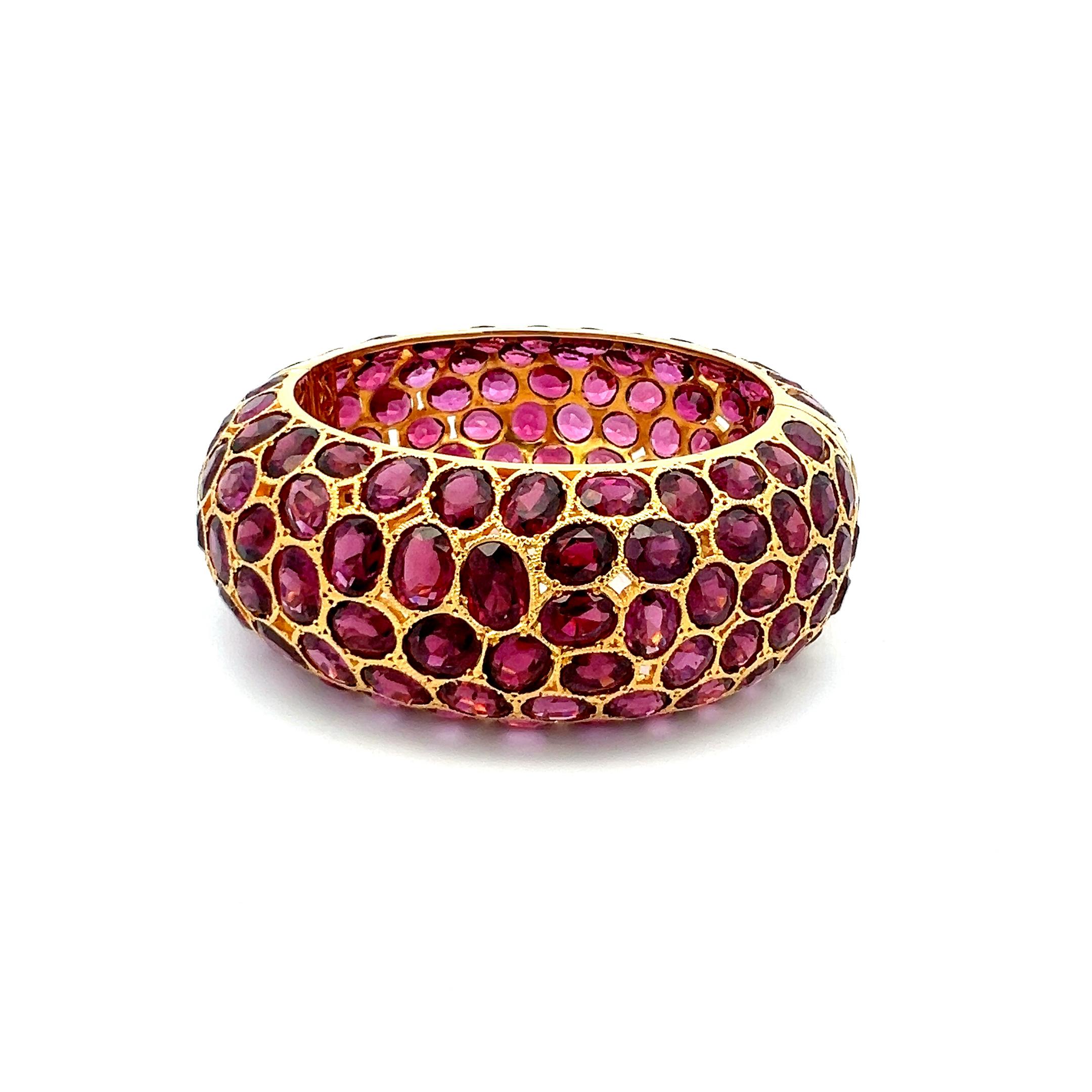 320,00 Carati Ametiste di forma ovale Bracciale in oro giallo 18 carati in vendita 2