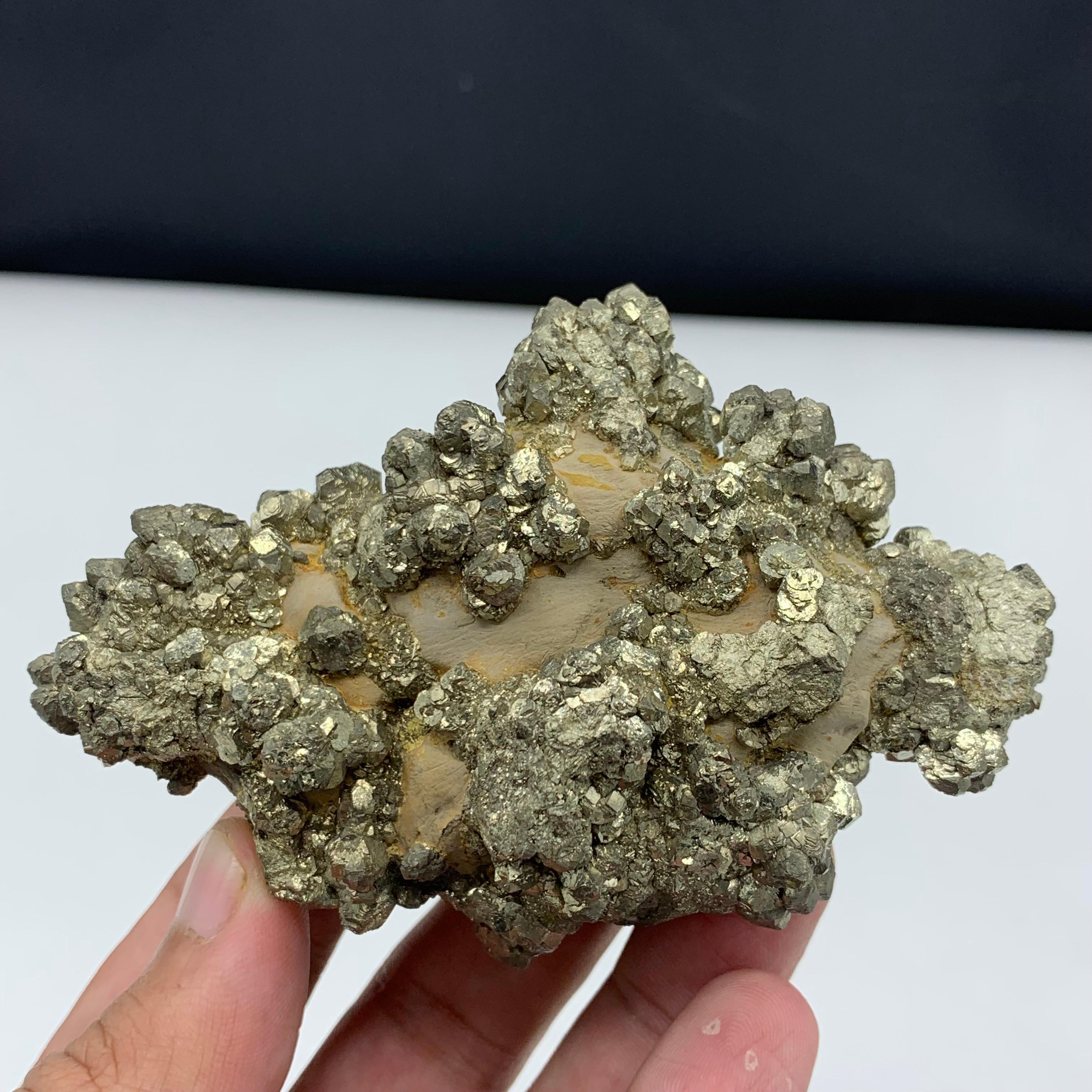 320.04 Gram Beautiful Pyrite Specimen From Pakistan In Good Condition For Sale In Peshawar, PK