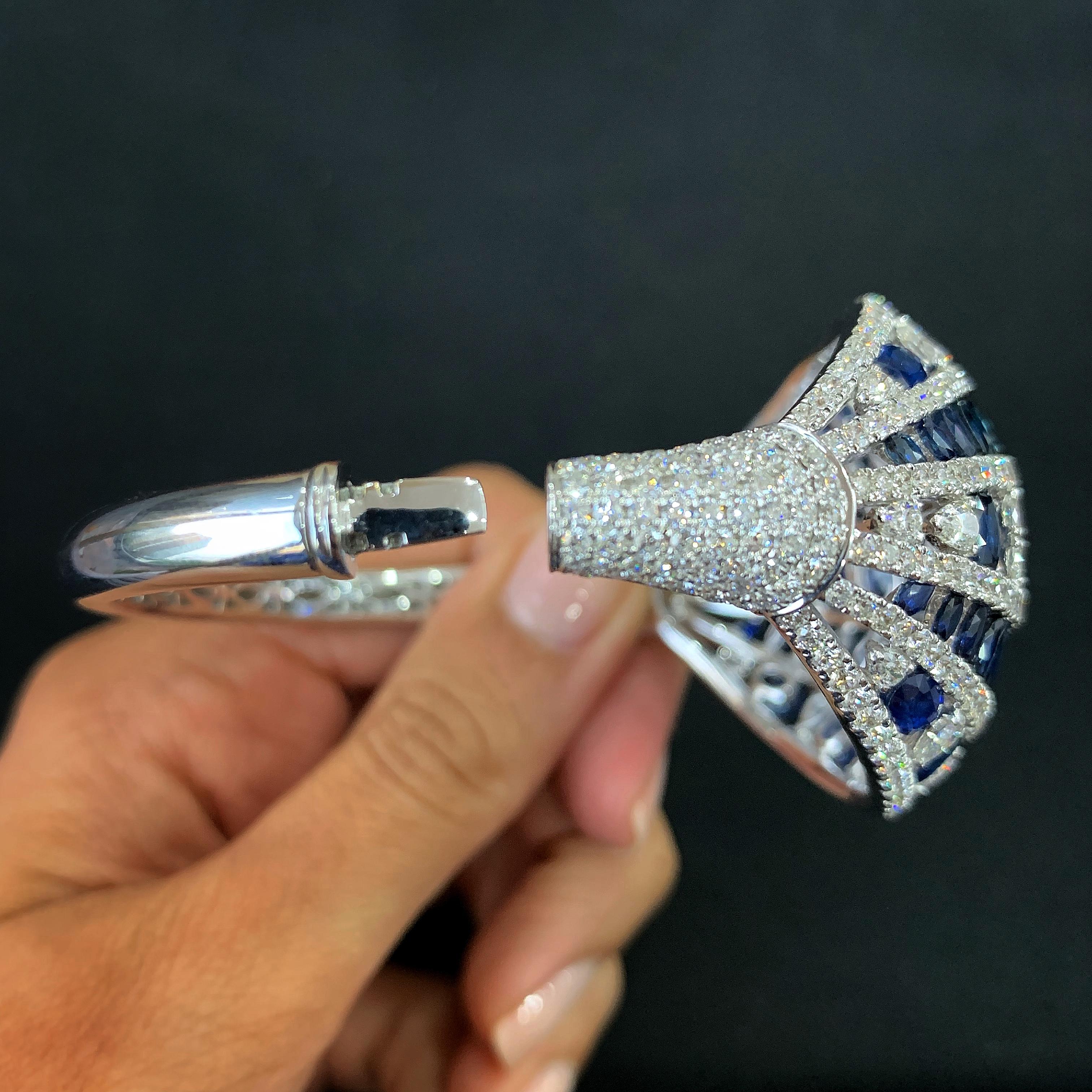 32.05 Carat Blue Sapphire Diamond 18 Karat White Gold Dome Cuff Bangle In New Condition In Hong Kong, Kowloon