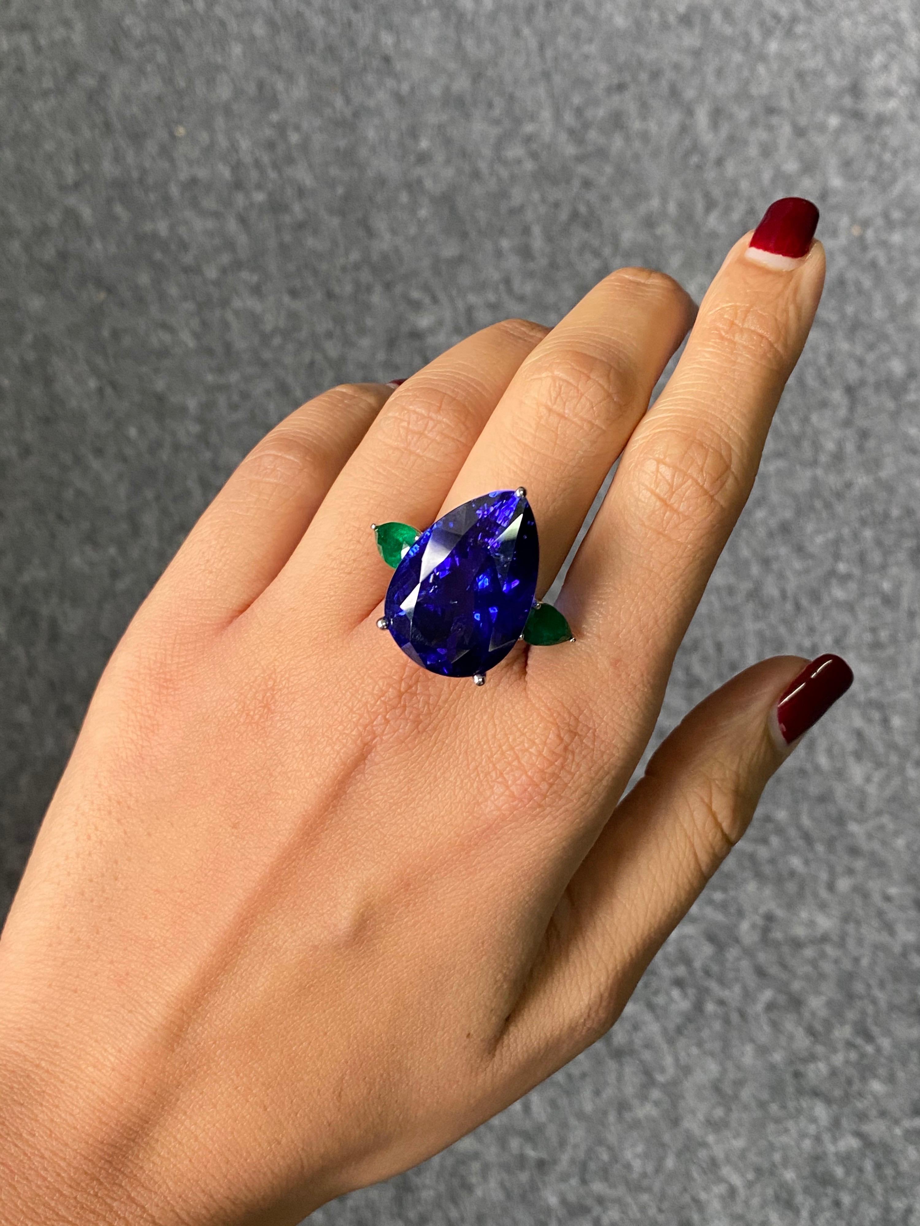 Women's or Men's 32.05 Carat Pear Shape Tanzanite and Emerald Three-Stone Cocktail Ring For Sale