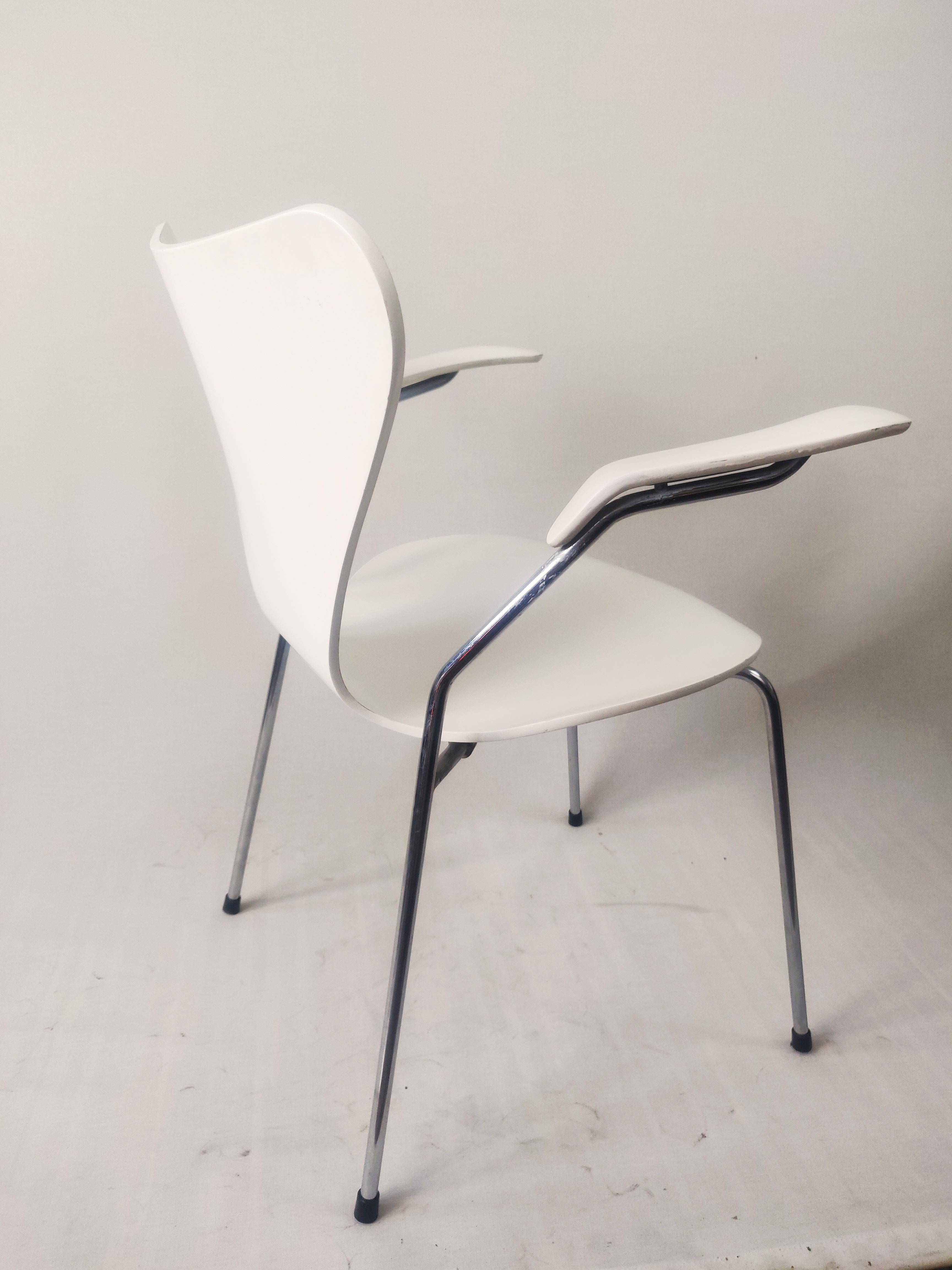 3207 chair by Arne Jacobsen for Fritz Hansen, 1982 In Good Condition For Sale In MIJDRECHT, NL