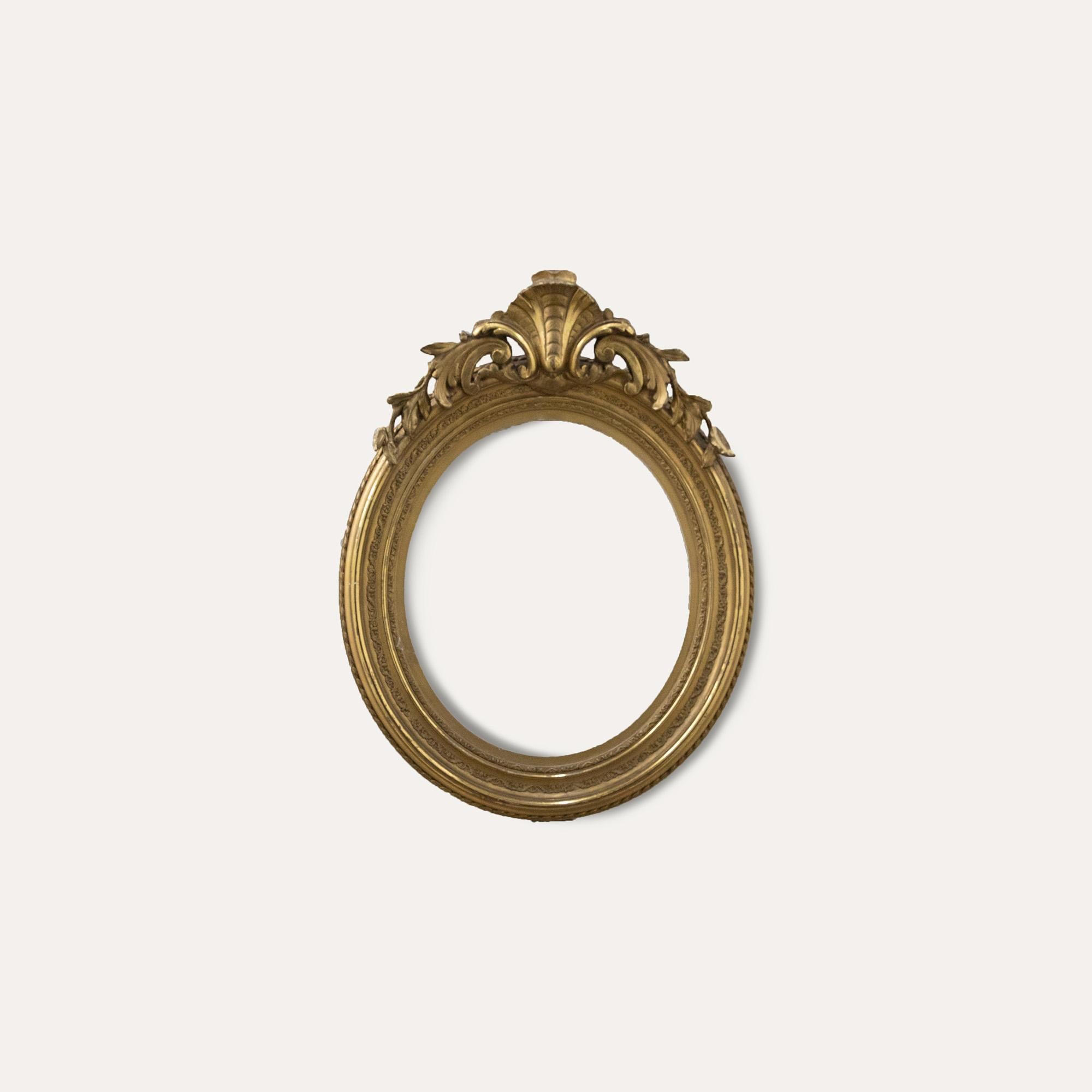 Oval 19th Century French Rococo Frame with Shell Ornament For Sale 2
