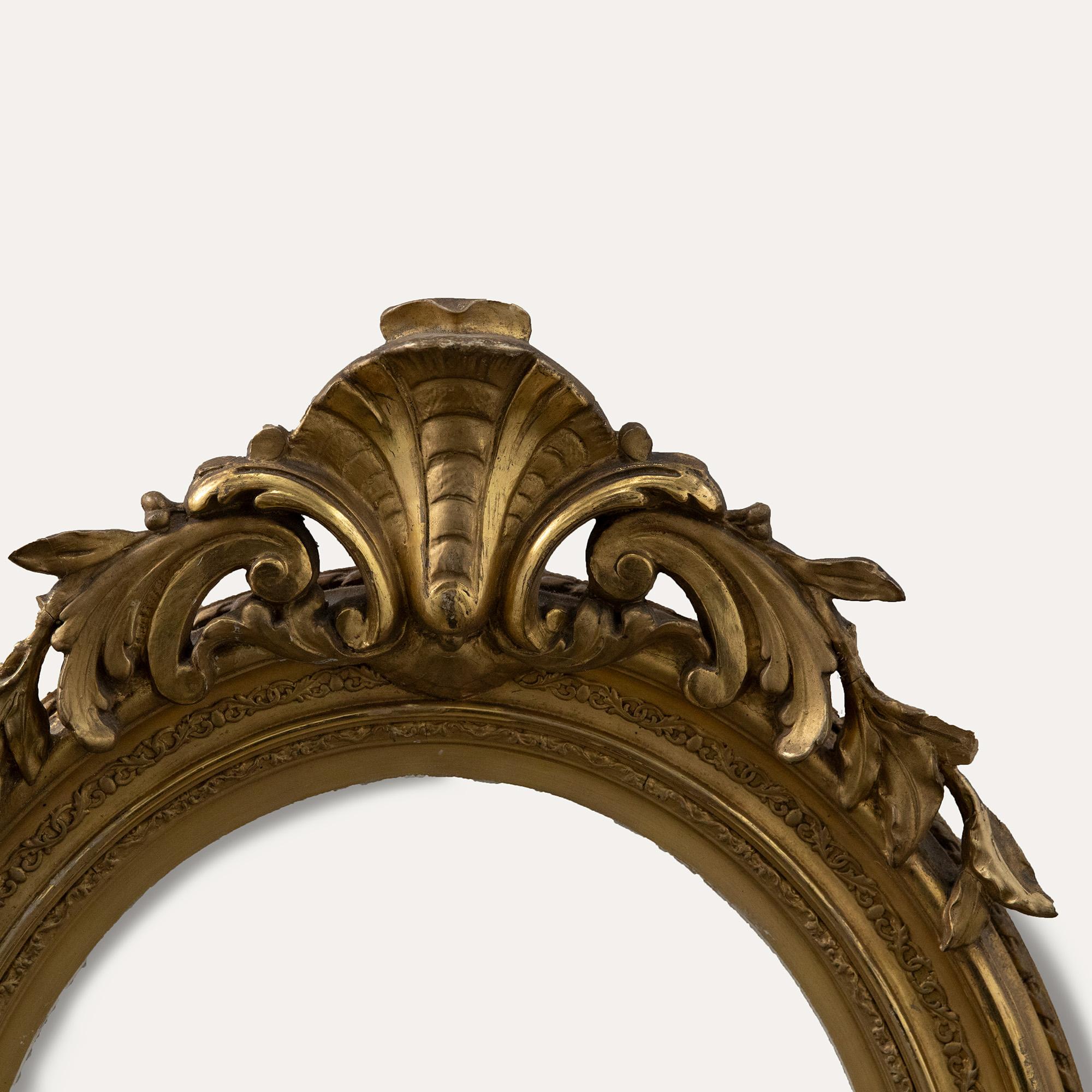 Oval 19th Century French Rococo Frame with Shell Ornament For Sale 1