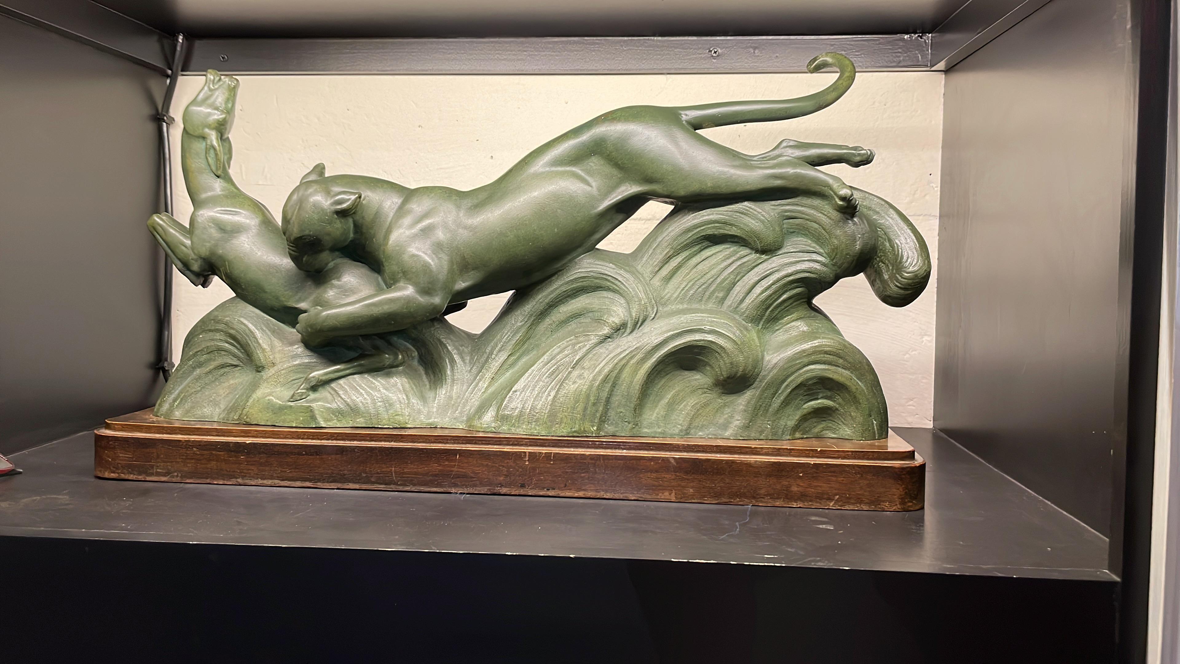 Französische Bronze-Skulptur im Art-déco-Stil mit Panther und Gazelle von Ouline im Angebot 2