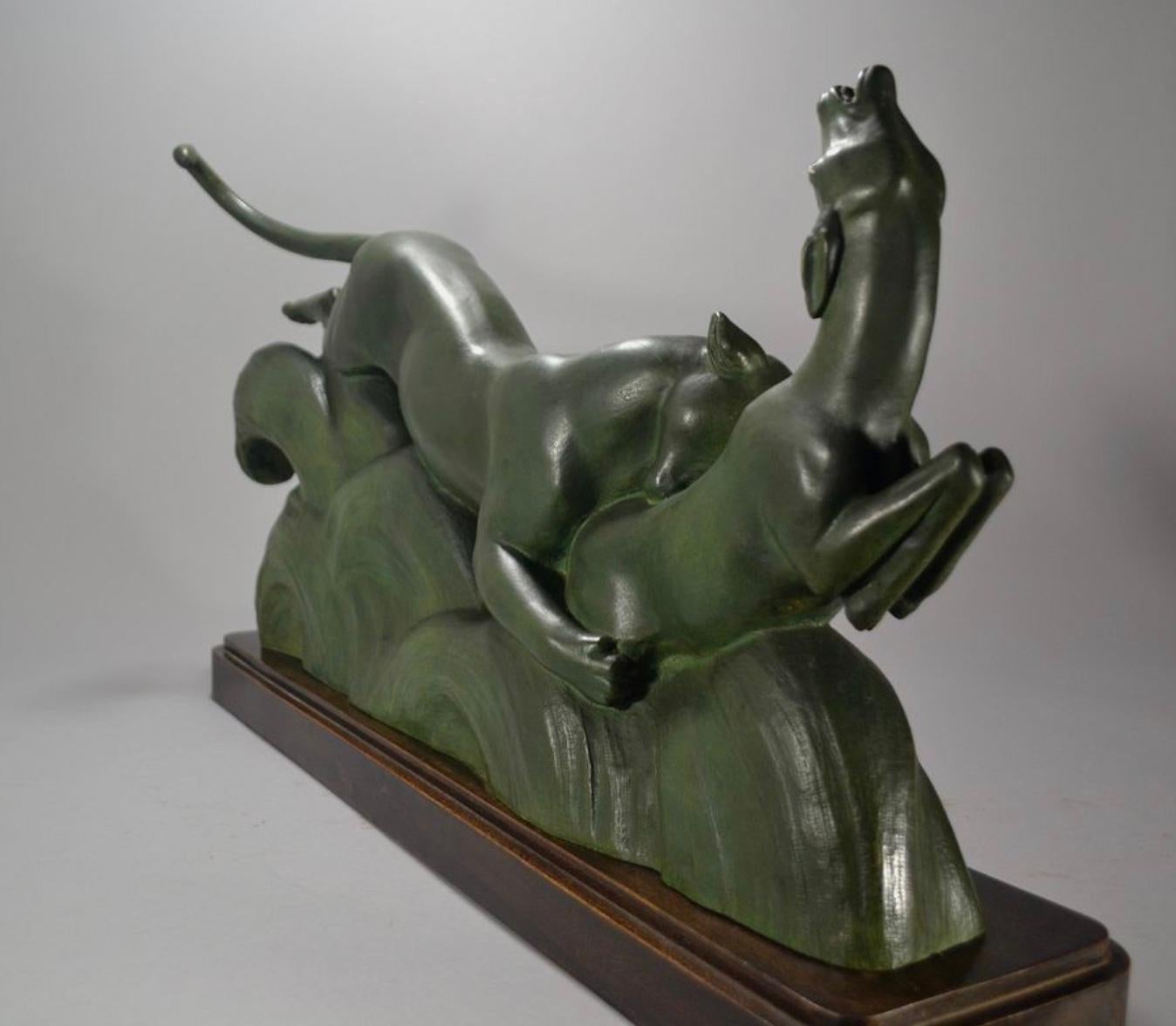Französische Bronze-Skulptur im Art-déco-Stil mit Panther und Gazelle von Ouline im Angebot 8
