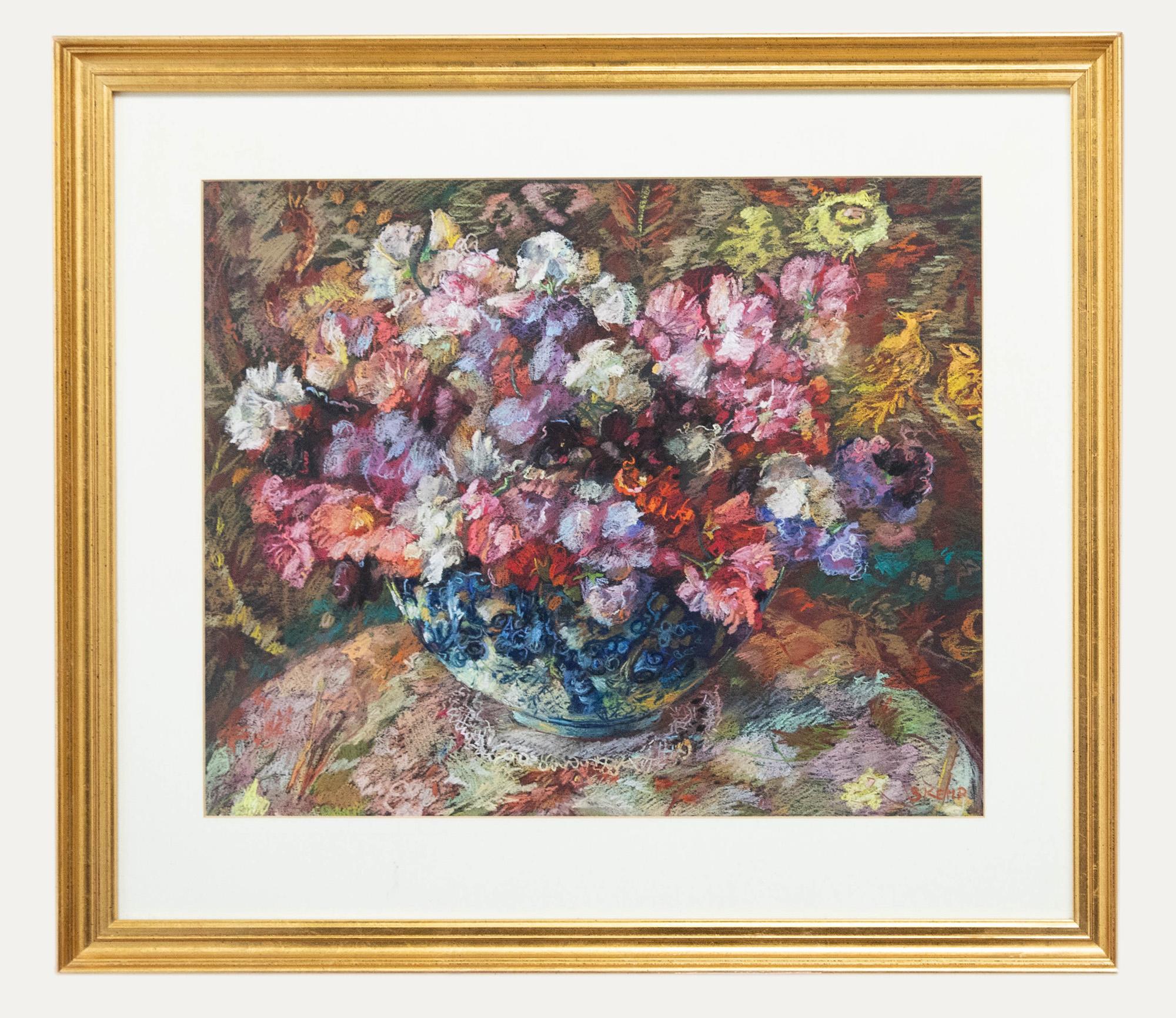 Unknown Still-Life – Susan Kemp - Gerahmte pastellfarbene, süße Pfaue, 20. Jahrhundert, gerahmt