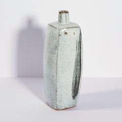 Botella Remada Ligera I, Gres con Esmaltes Nuka y Ocre de Peter Swanson