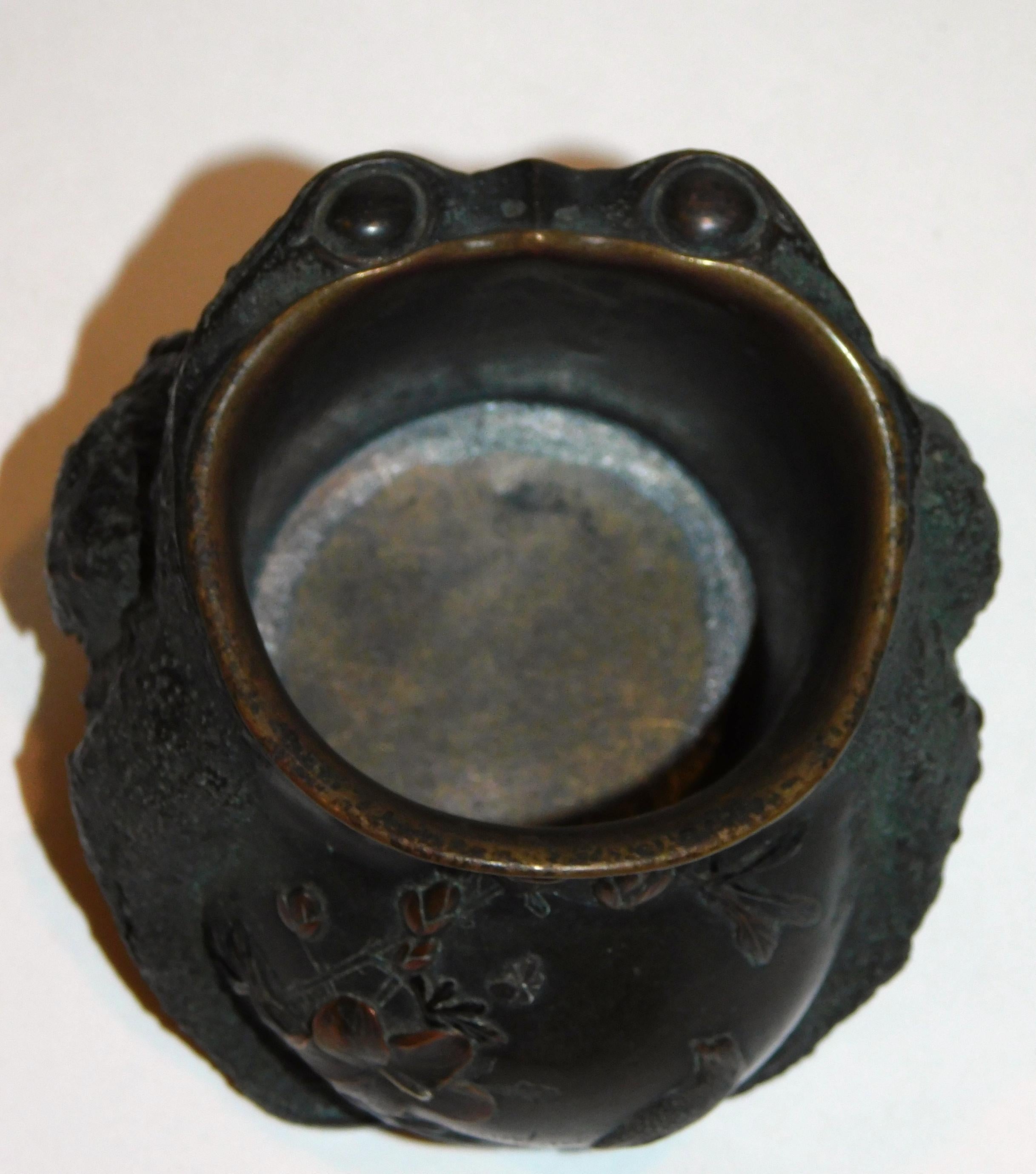 Paire de pots à pinceaux japonais en bronze et alliage de la période Meiji en vente 1
