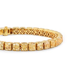 32.09 Carat Fancy Intense Yellow Radiant Shape Diamond 18 Karat Gold Bracelet