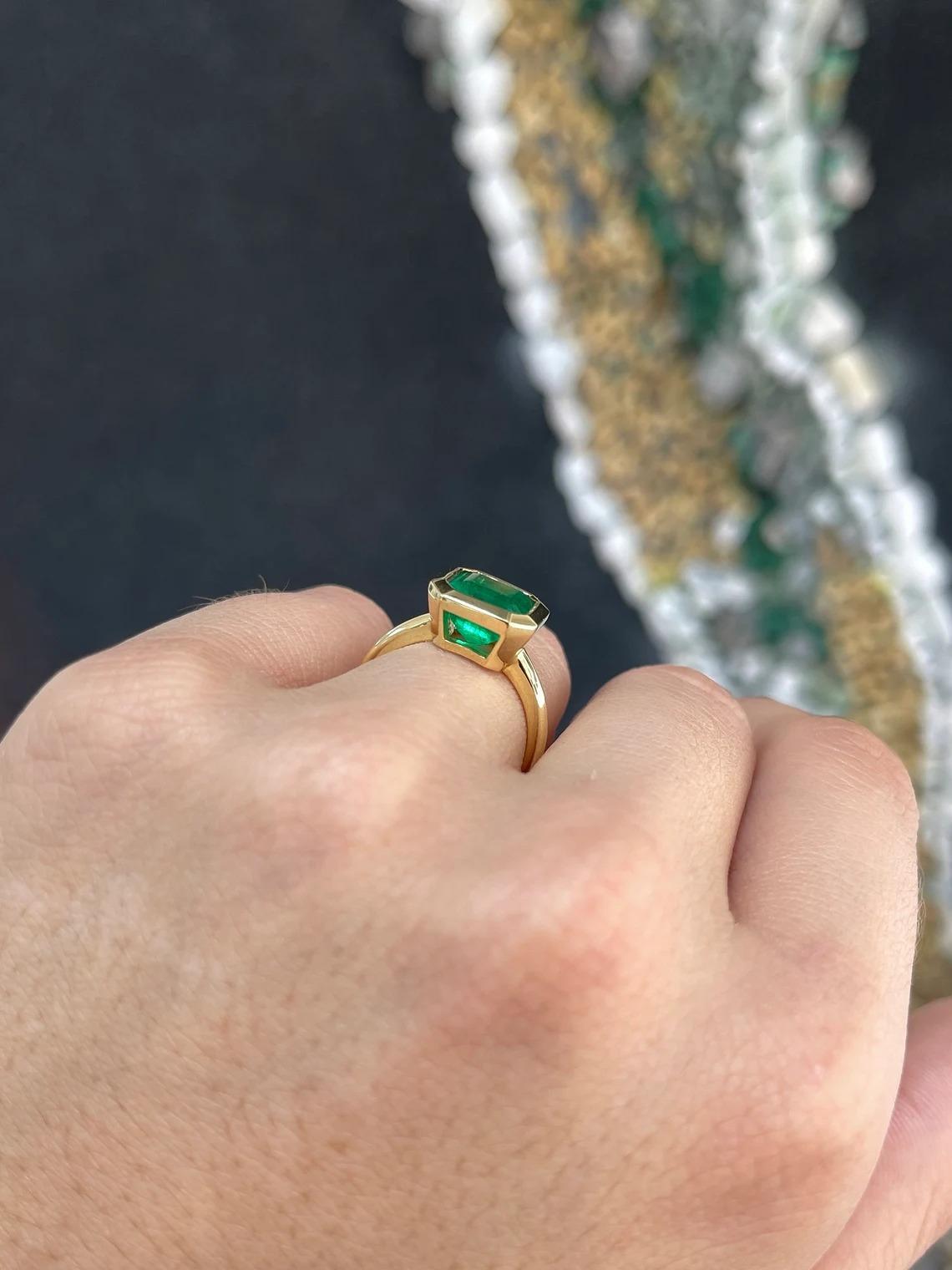 Women's 3.20ct 18K AAA+ Fine Quality Asscher Cut Colombian Emerald Solitaire Bezel Ring For Sale