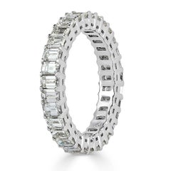 Alianza de diamantes talla esmeralda de 3.20 ct en platino