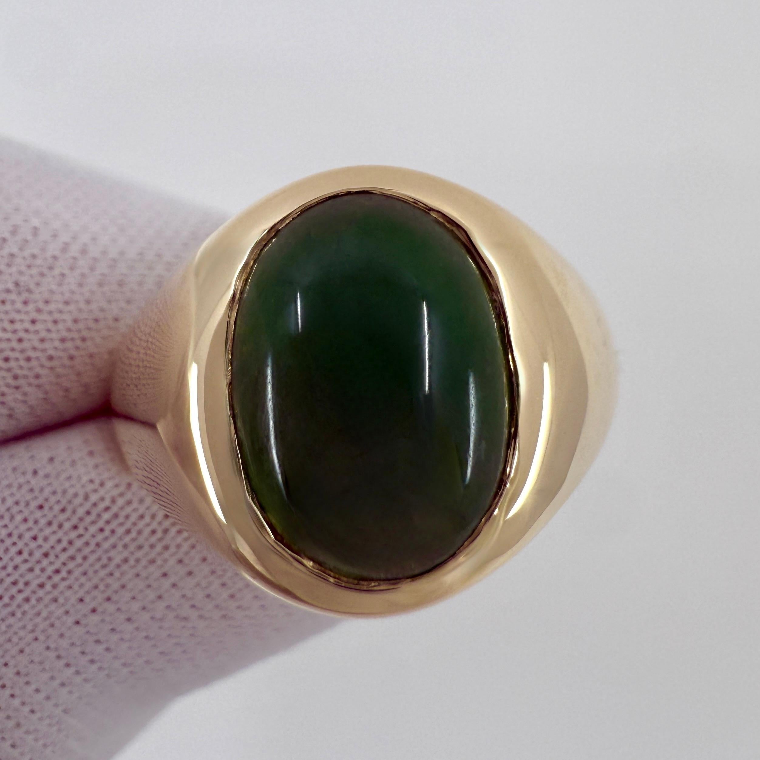 Taille ovale Bague de signalisation ovale en or jaune non traité avec jadéite de 3.20 carats certifiée par le GIA, de qualité A en vente