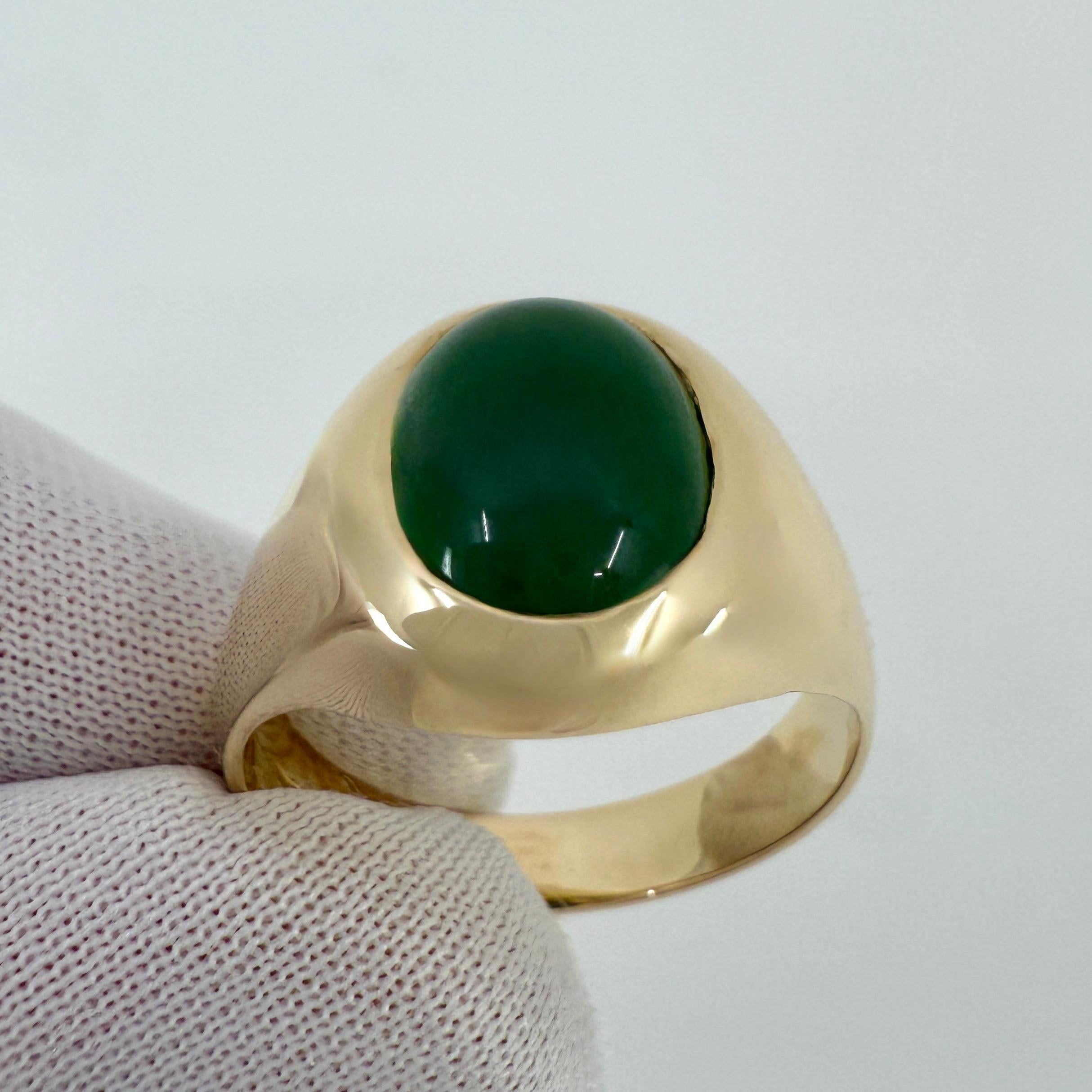 Bague de signalisation ovale en or jaune non traité avec jadéite de 3.20 carats certifiée par le GIA, de qualité A Neuf - En vente à Birmingham, GB