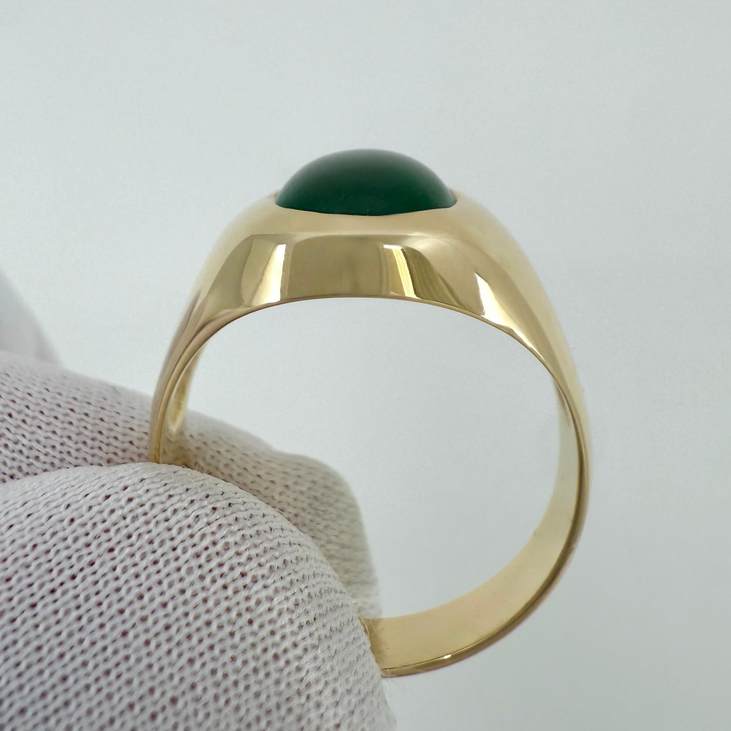 Bague de signalisation ovale en or jaune non traité avec jadéite de 3.20 carats certifiée par le GIA, de qualité A Unisexe en vente