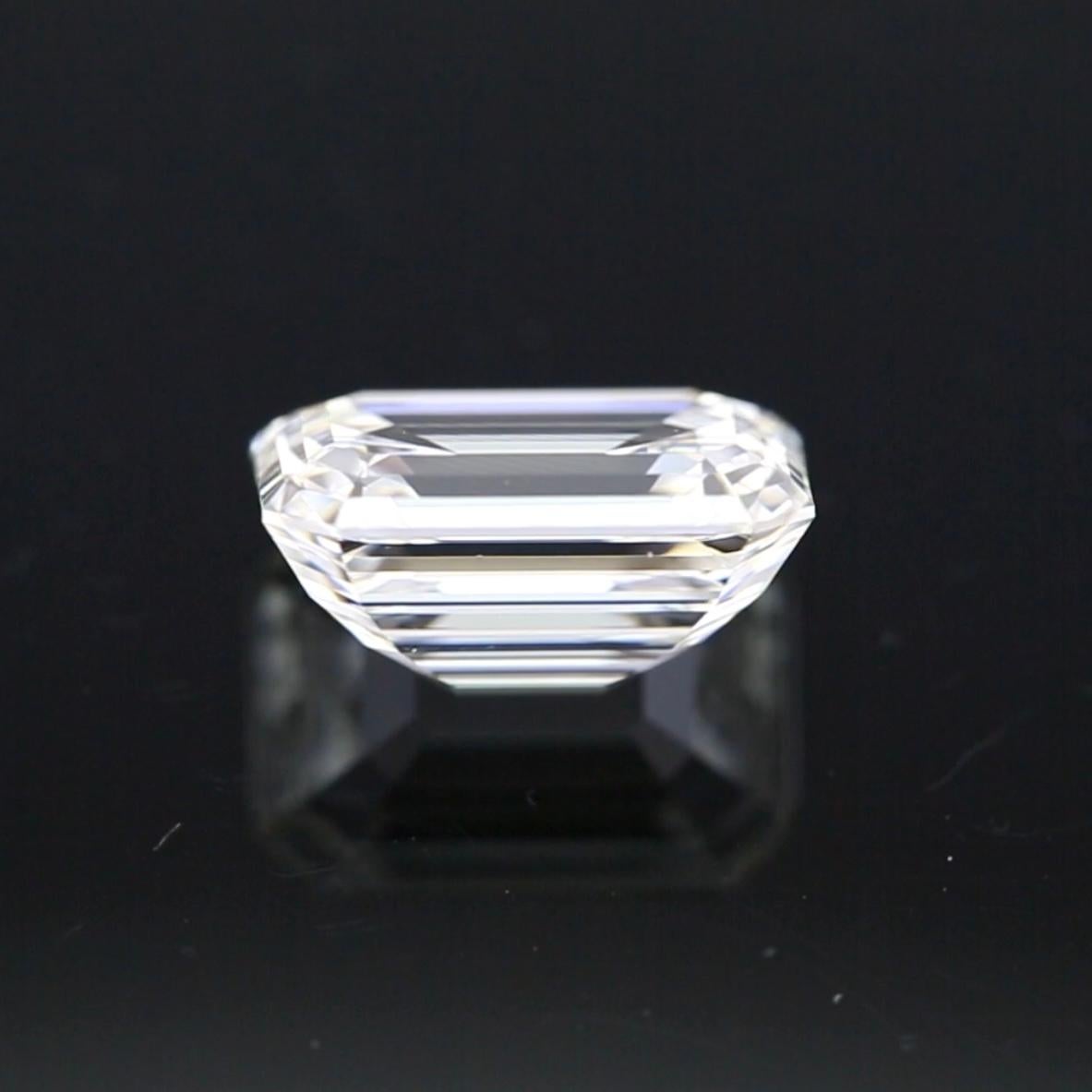 Diamante natural talla esmeralda de 3,20ct - Certificado GIA en venta 2