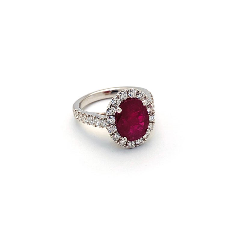 3.20ct Ruby Halo Ring in 14K White Gold, 0.70ct Side Diamonds In New Condition For Sale In Houston, TX