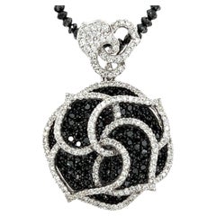 3.21 Carat Diamond Flower Pendentif Black Diamond Briolette Cut Necklace