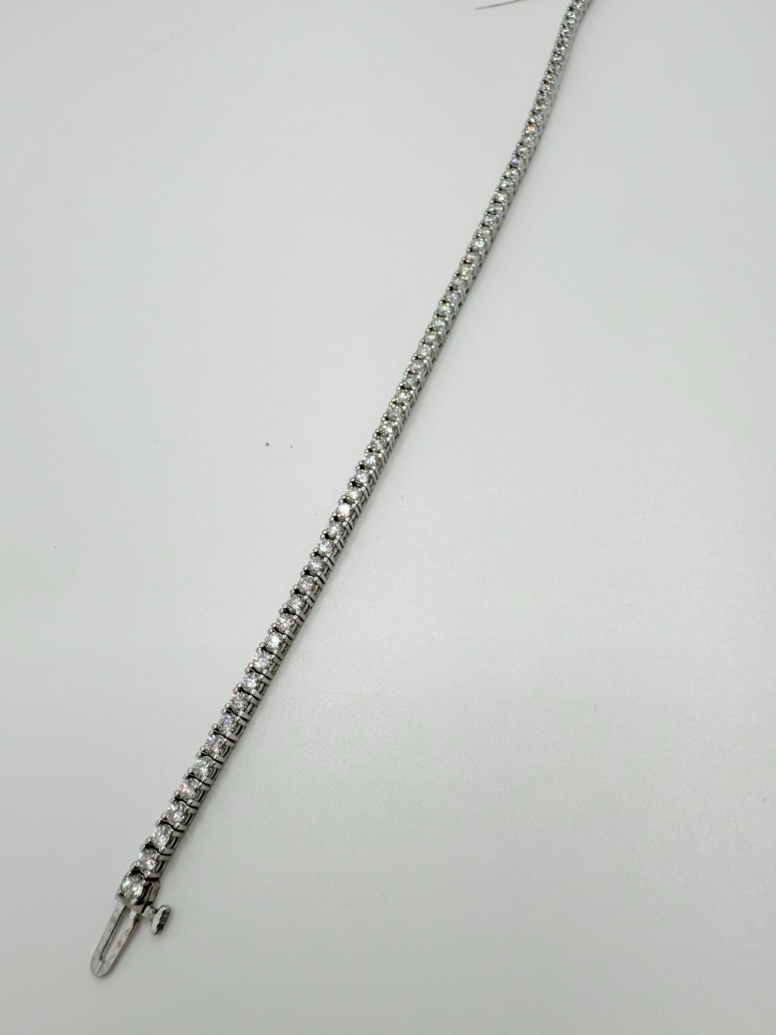 Pulsera de tenis con diamantes de 3.21 quilates Corte redondo en venta