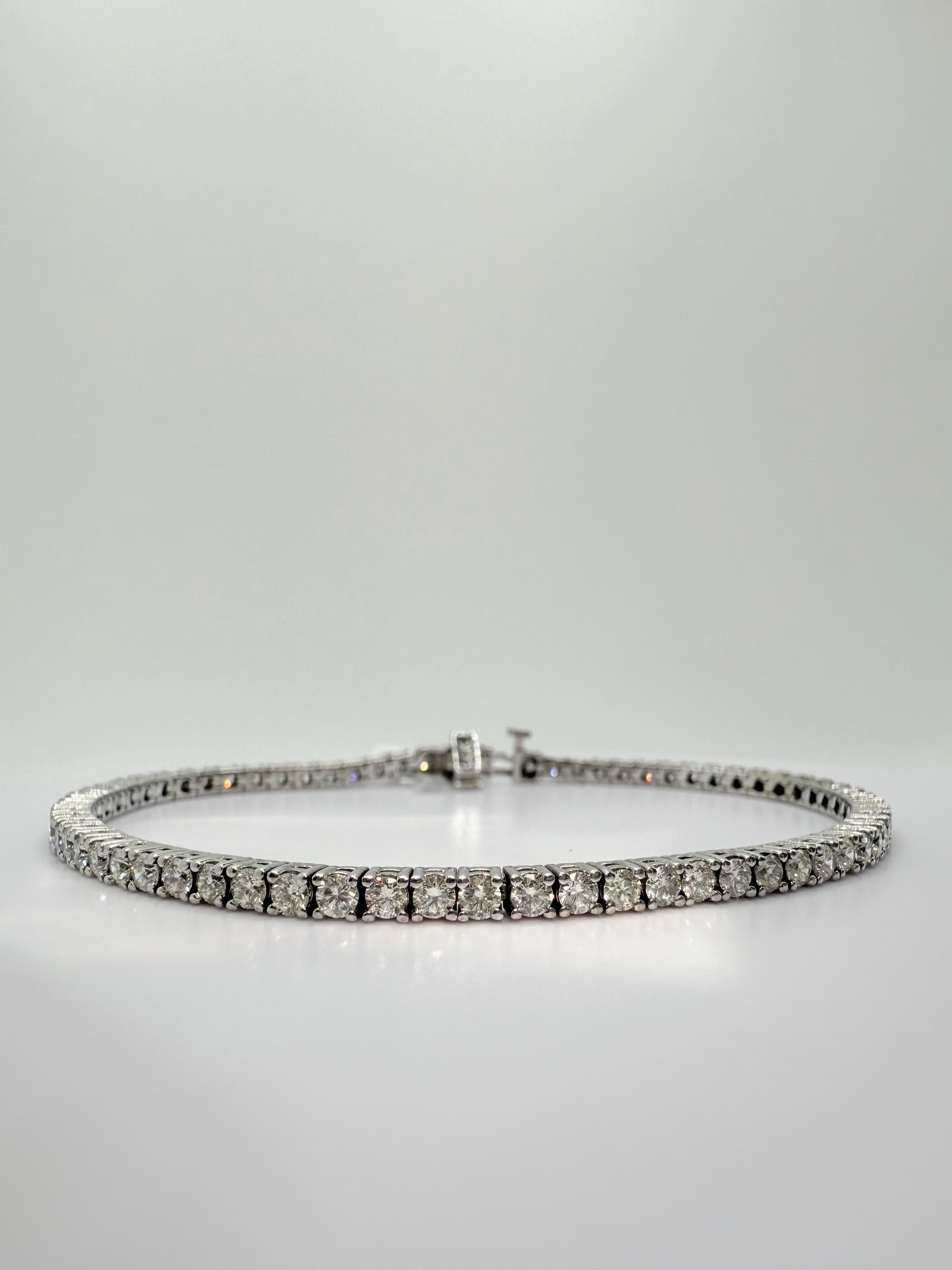 Femenino o masculino Pulsera de tenis con diamantes de 3.21 quilates en venta