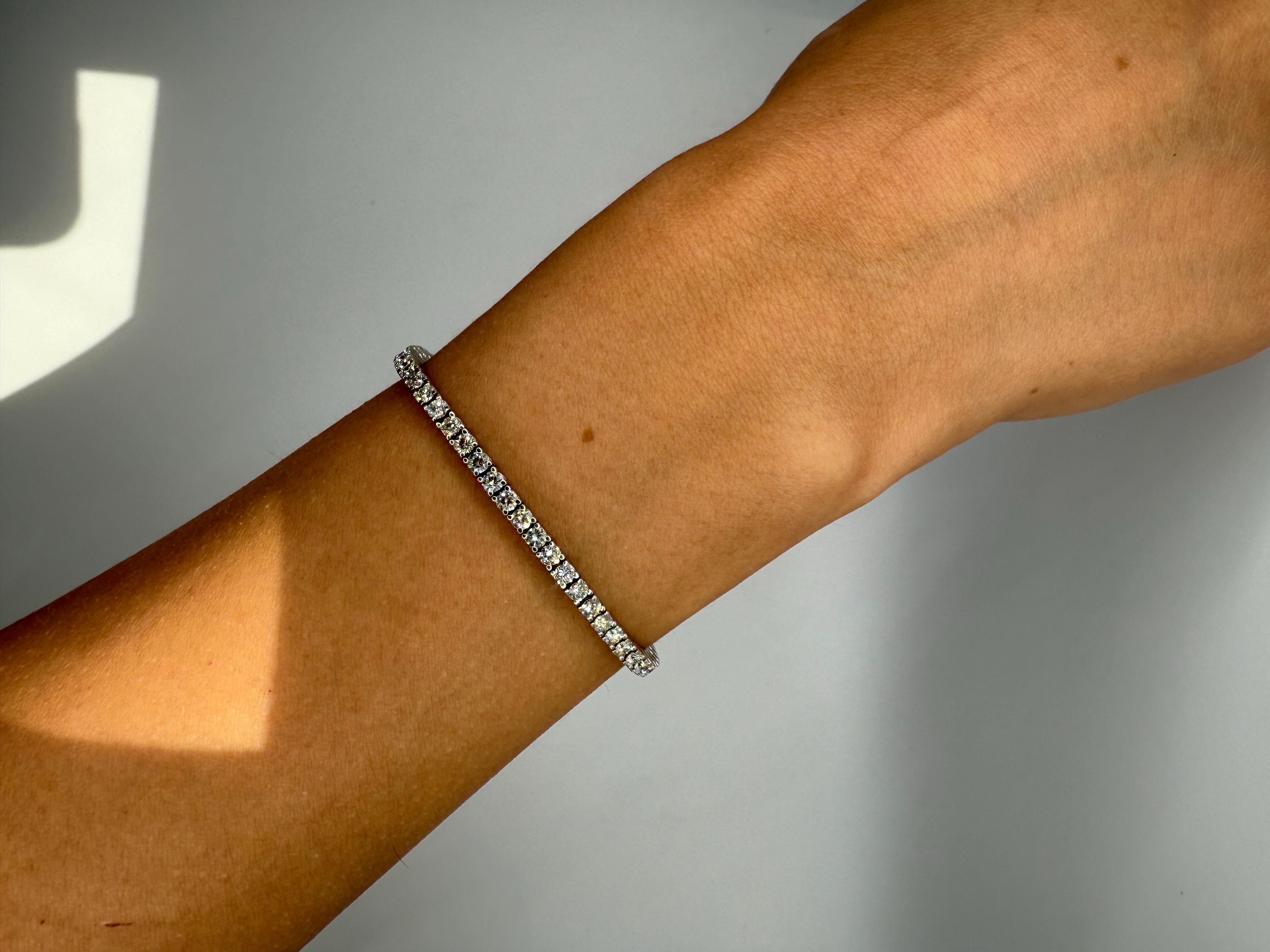 Pulsera de tenis con diamantes de 3.21 quilates en venta 1