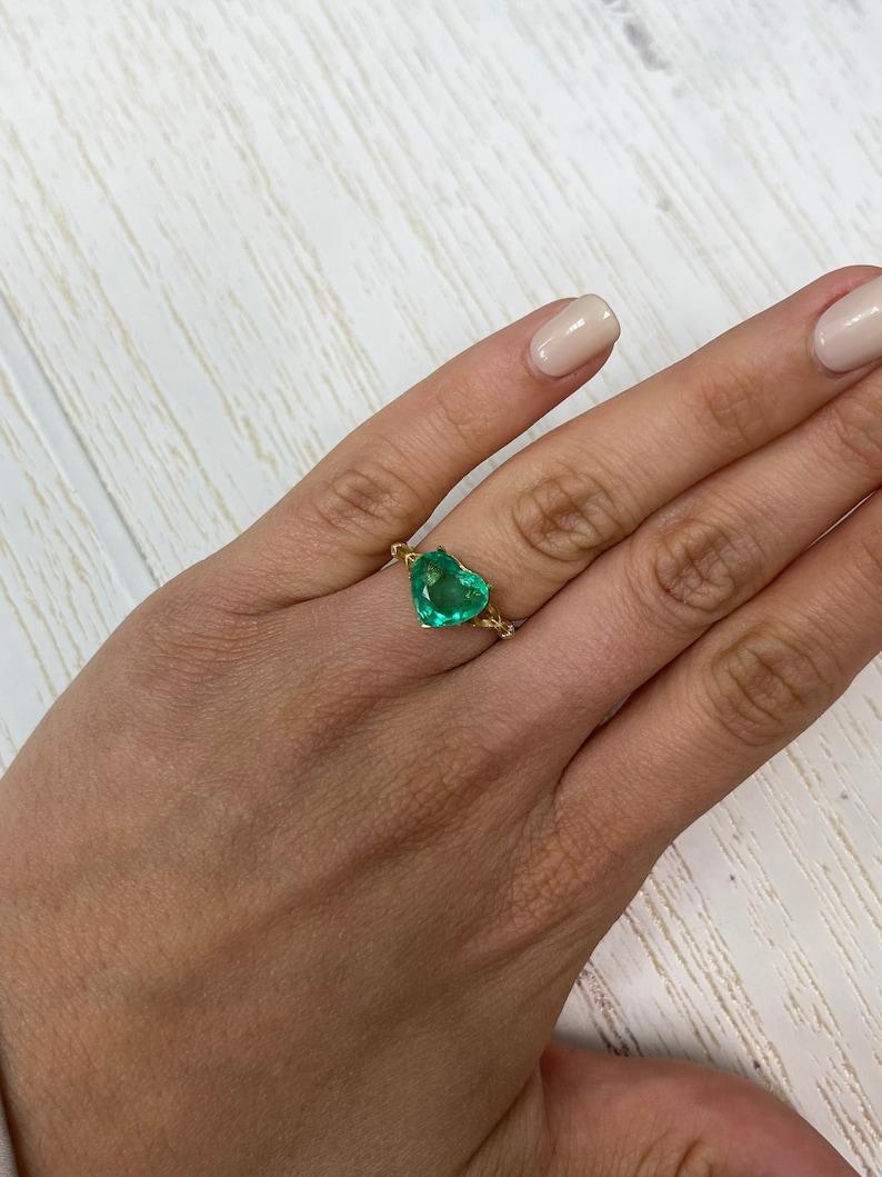 3.21 Karat kolumbianischer Smaragd im Herzschliff  Frühlingsgrüner loser natürlicher Edelstein Damen im Angebot