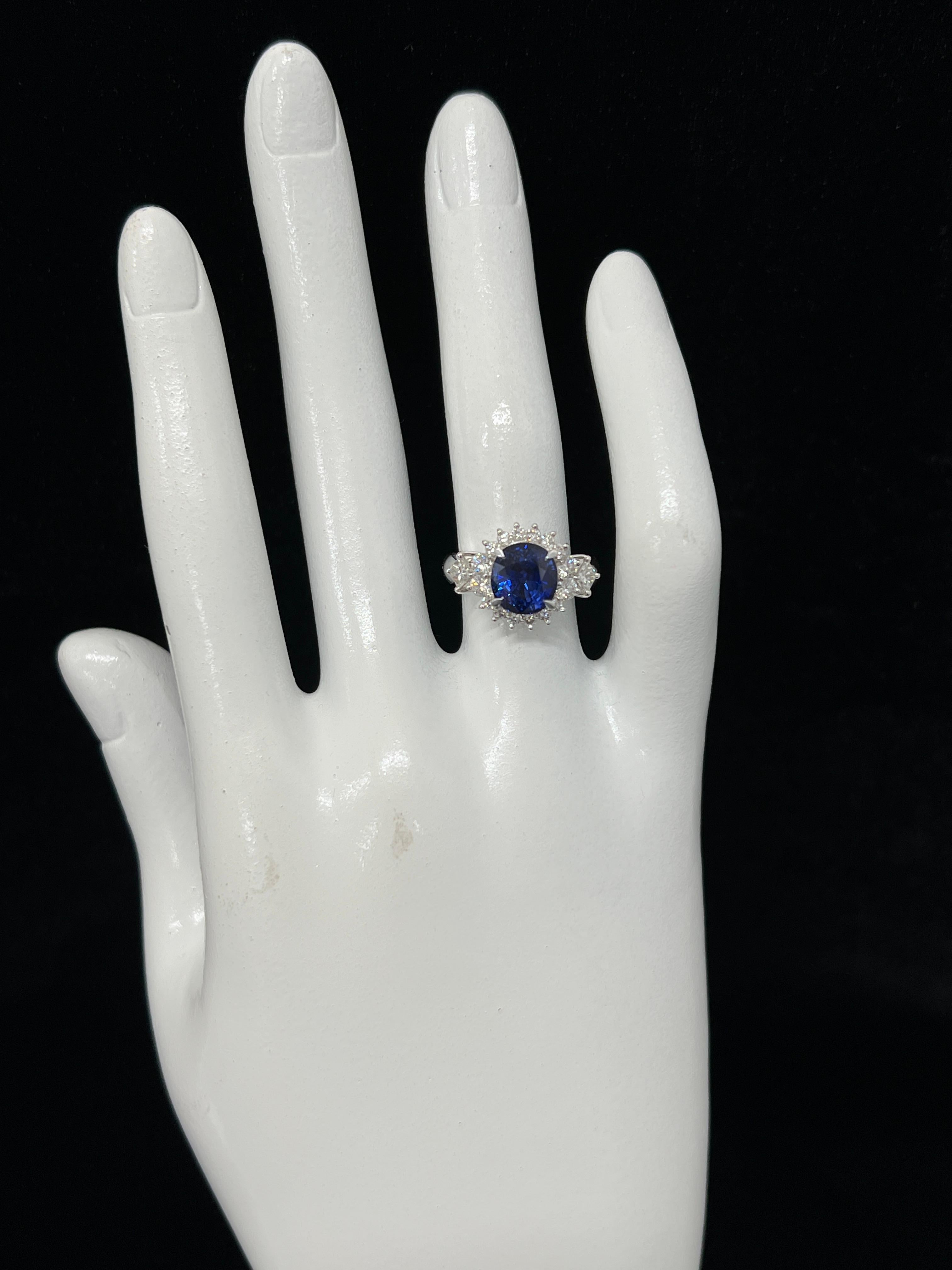 3.21 Carat Natural Royal Blue Color Sapphire and Diamond Ring Made in Platinum For Sale 1